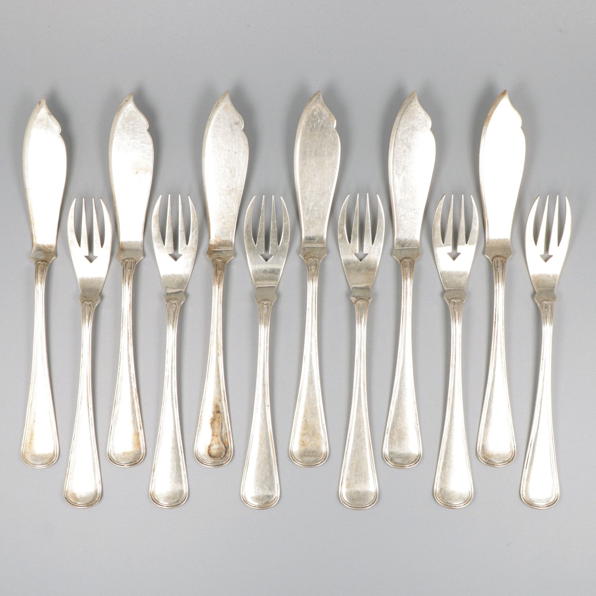 12-piece fish cutlery set silver. "Hollands Rondfilet "或荷兰圆形锉刀，有双刃。荷兰，Schoonhove&hellip;