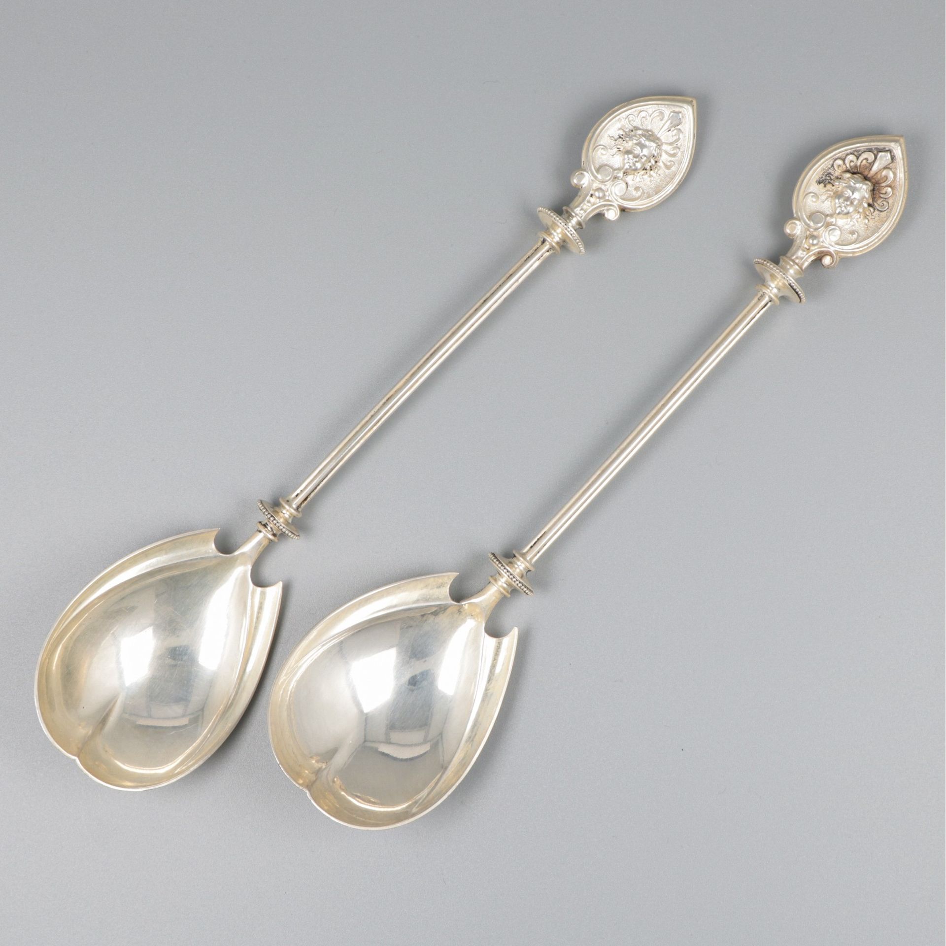 2-piece set of compote spoons silver. Avec tête de Méduse stylisée et bords en p&hellip;