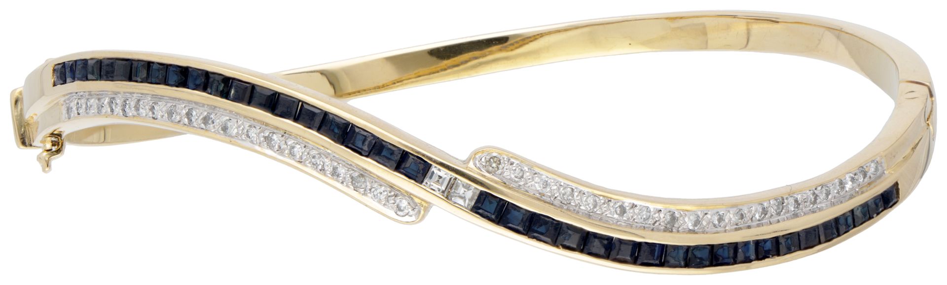 18K. Yellow gold bangle bracelet set with approx. 0.24 ct. Diamond and approx. 2&hellip;
