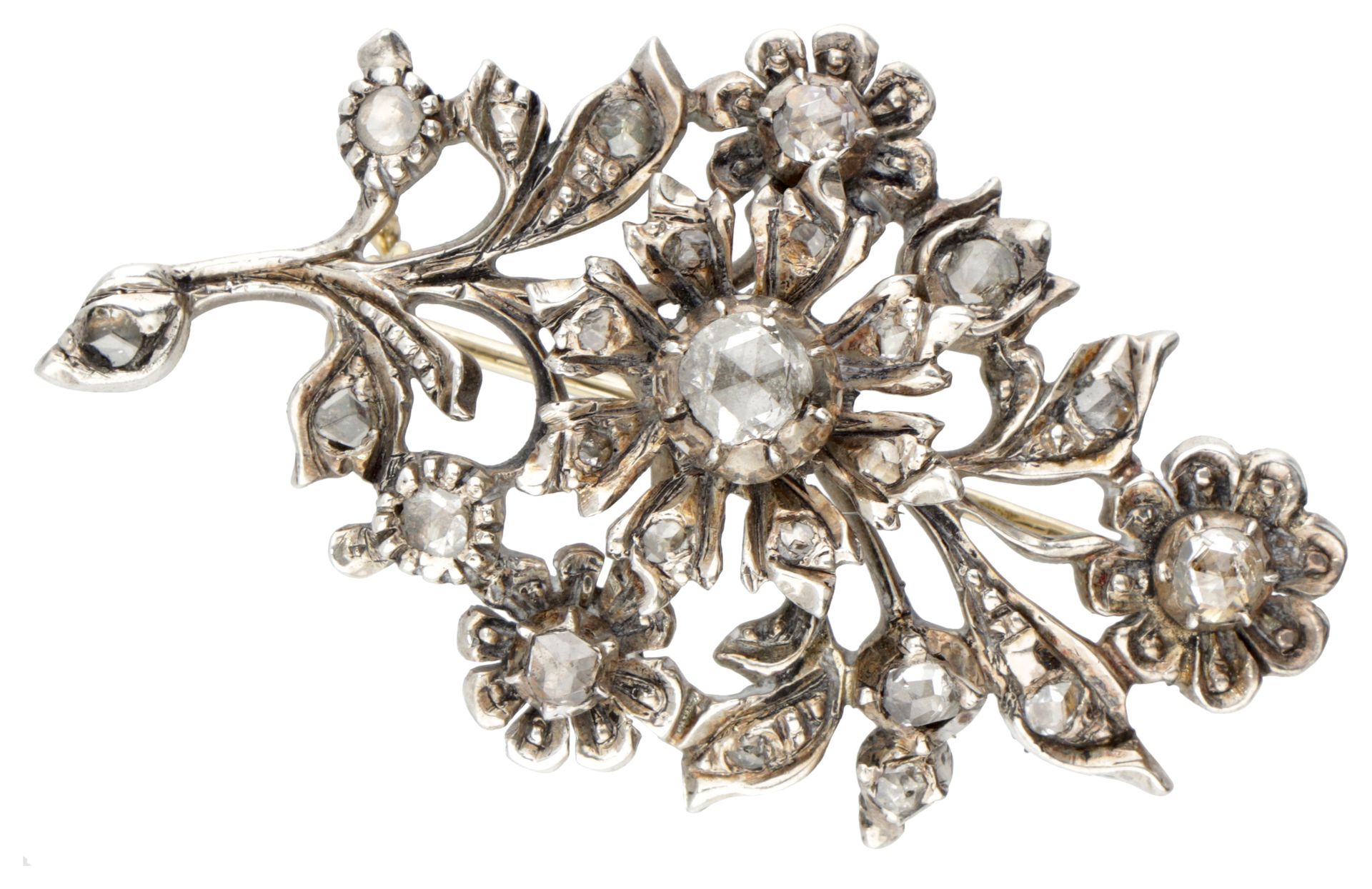 835 Silver vintage floral brooch set with rose cut diamonds. L'épingle est en or&hellip;
