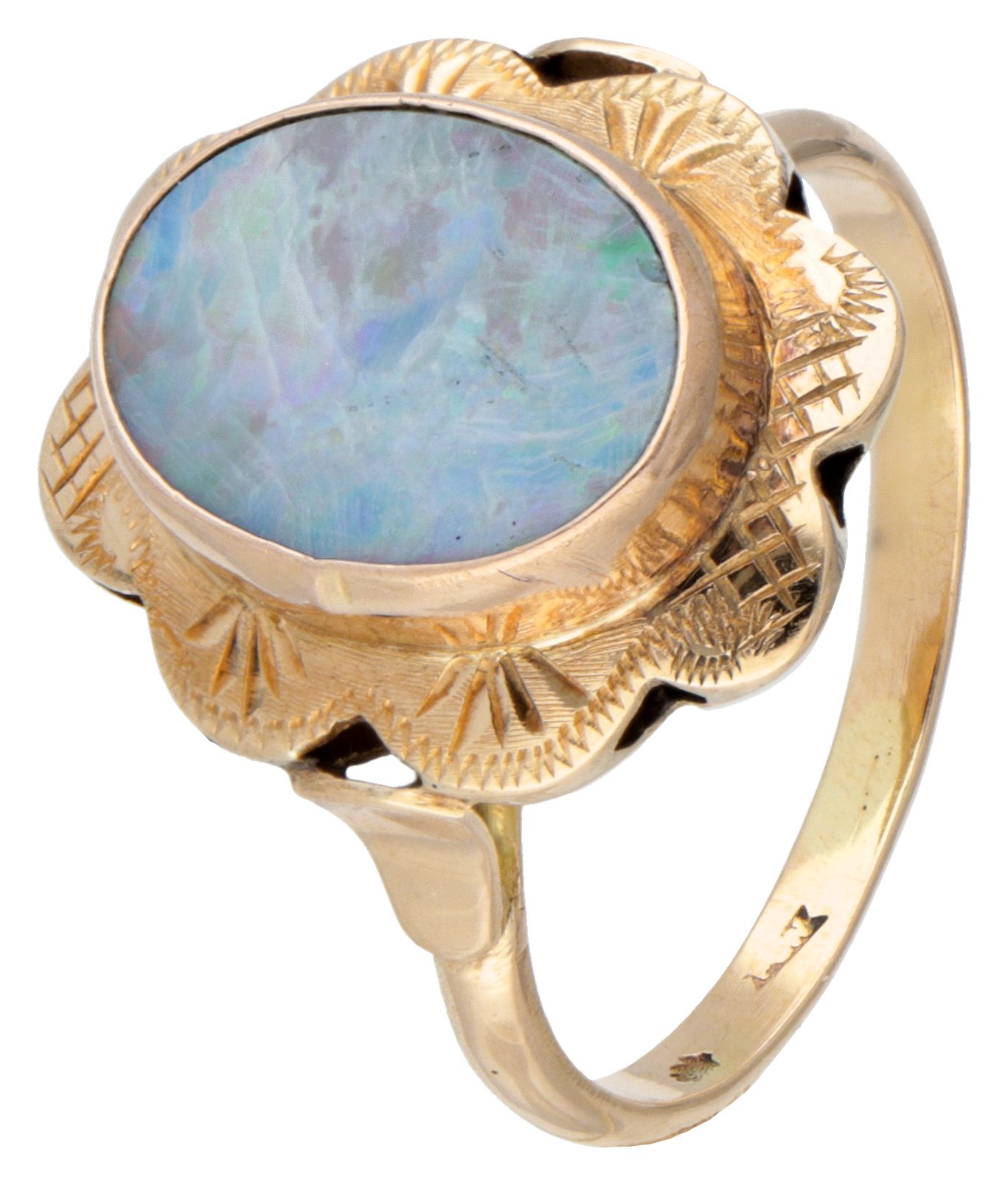 14K. Yellow gold vintage ring set with an opal triplet. Poinçons : 585 en feuill&hellip;