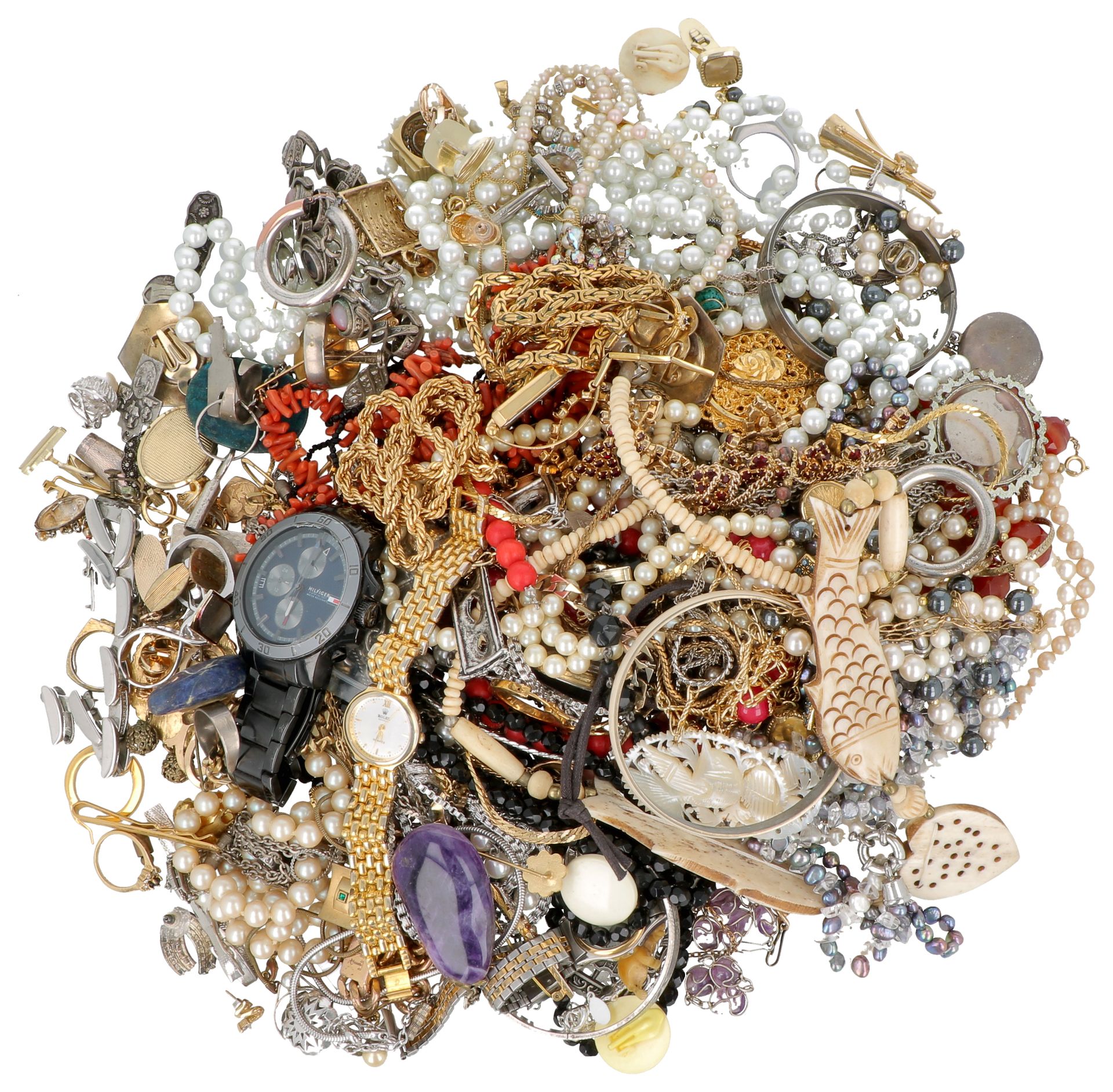 Large lot of costume jewelry, including silver. Grand lot de bijoux fantaisie, n&hellip;