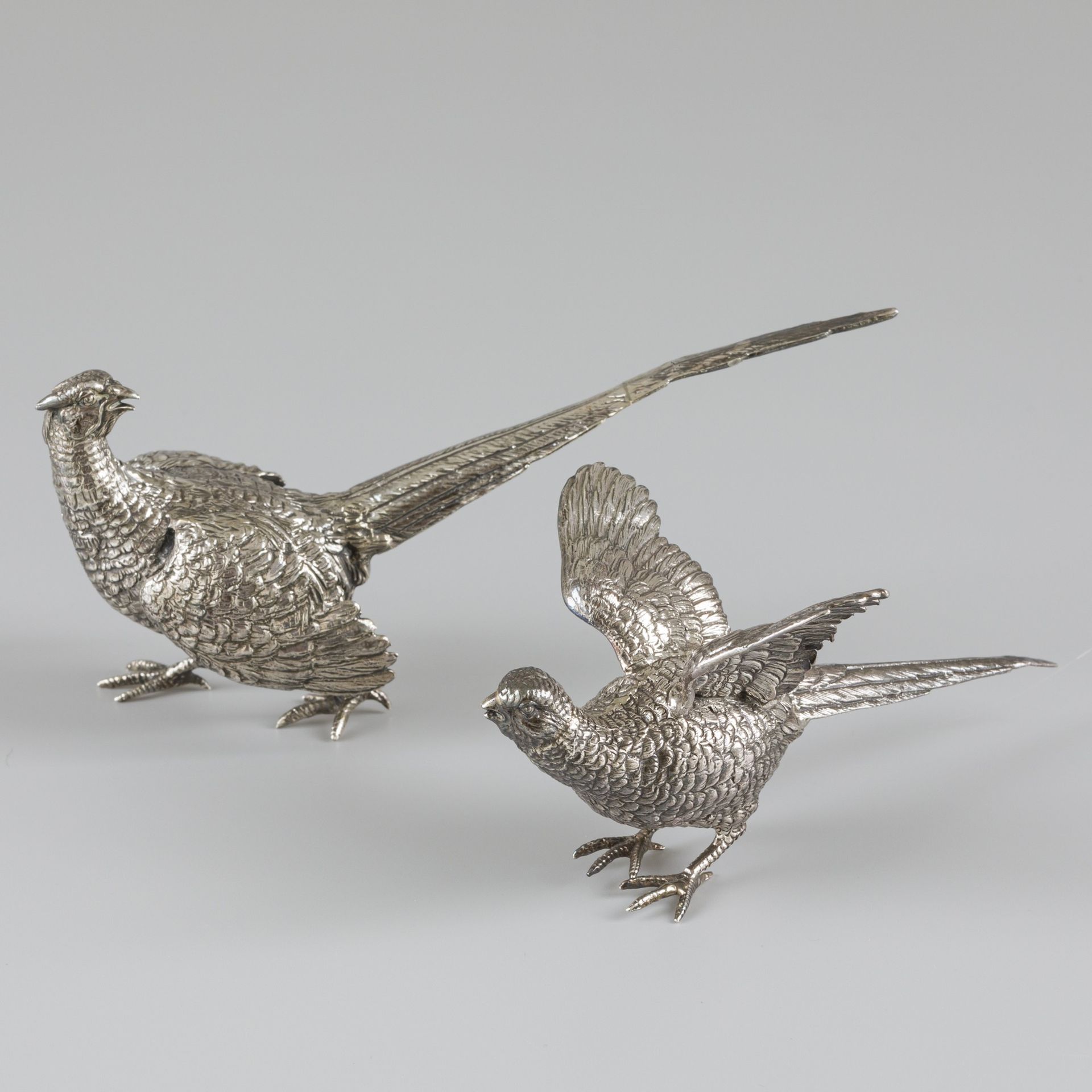2-piece set pheasants table pieces silver. Avec de nombreux détails. 20ème siècl&hellip;