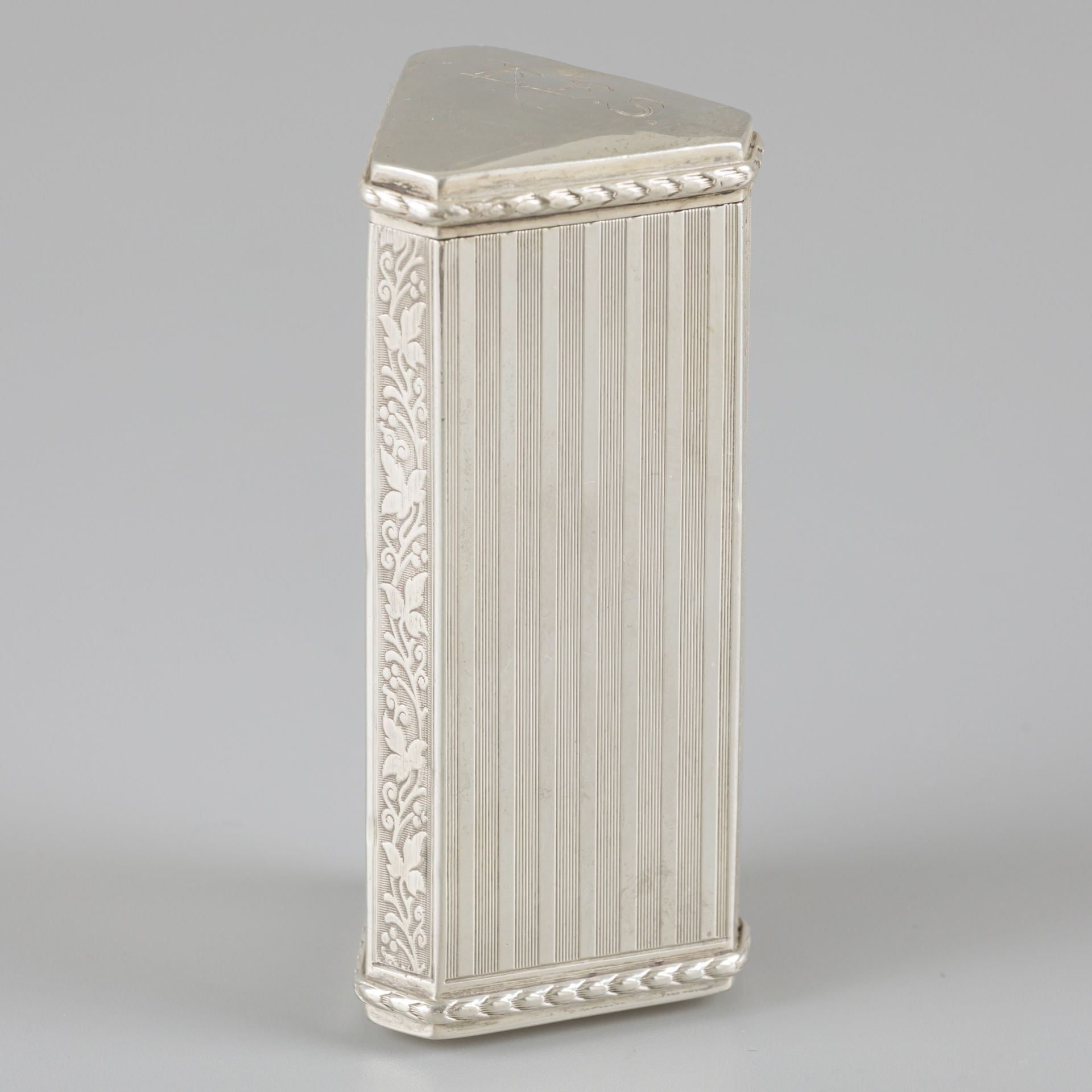 Box, silver. High triangular model with ribbed and moulded floral decorations an&hellip;