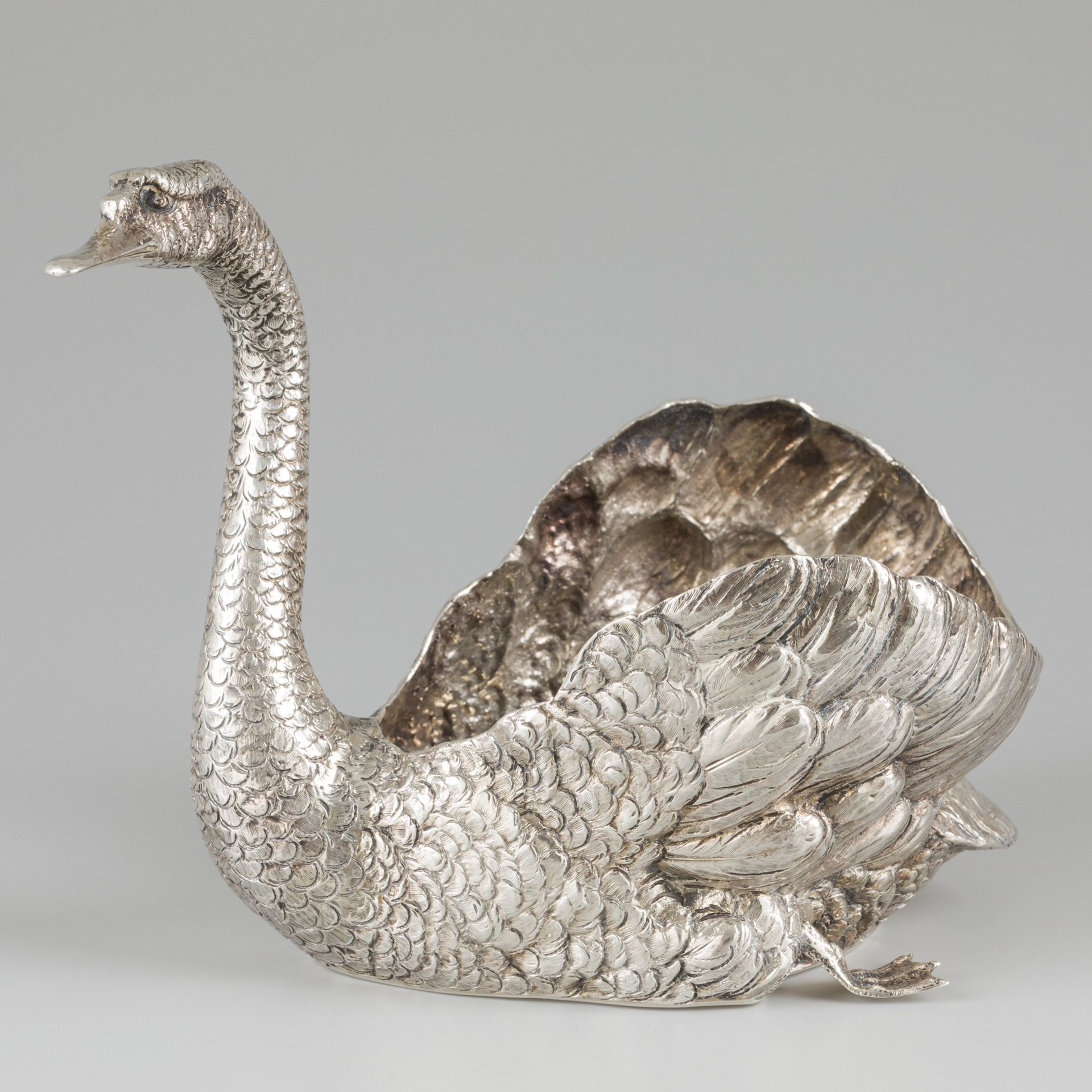 Swan cachepot silver. 被执行为一只天鹅，有许多细节。荷兰，格罗宁根，A.J.W. Bouwman，1955年，印记：935，制造商标记，Z&hellip;