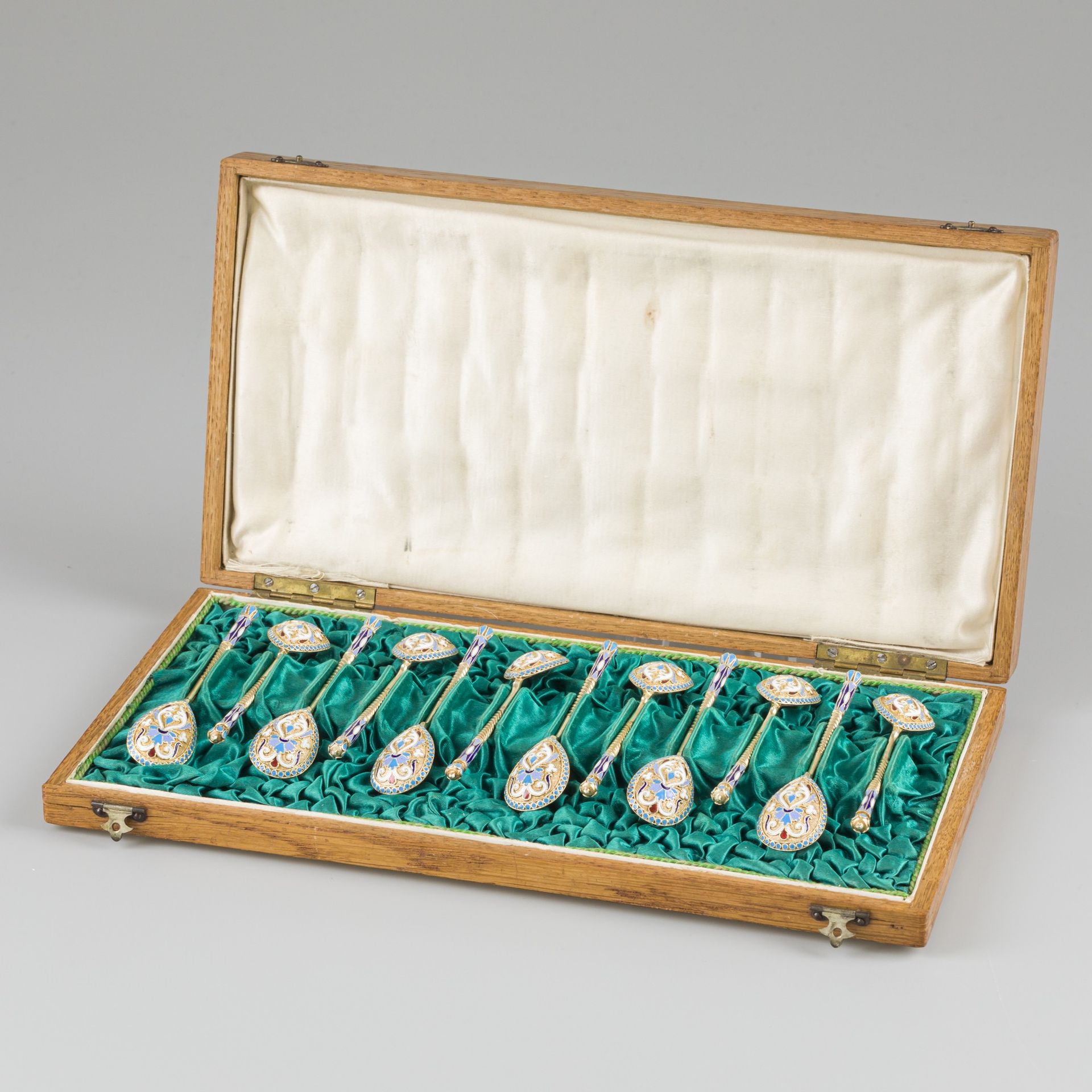 12-piece set of cloisonne enamelled teaspoons (Moscow, Vasily Semenovich Agafono&hellip;