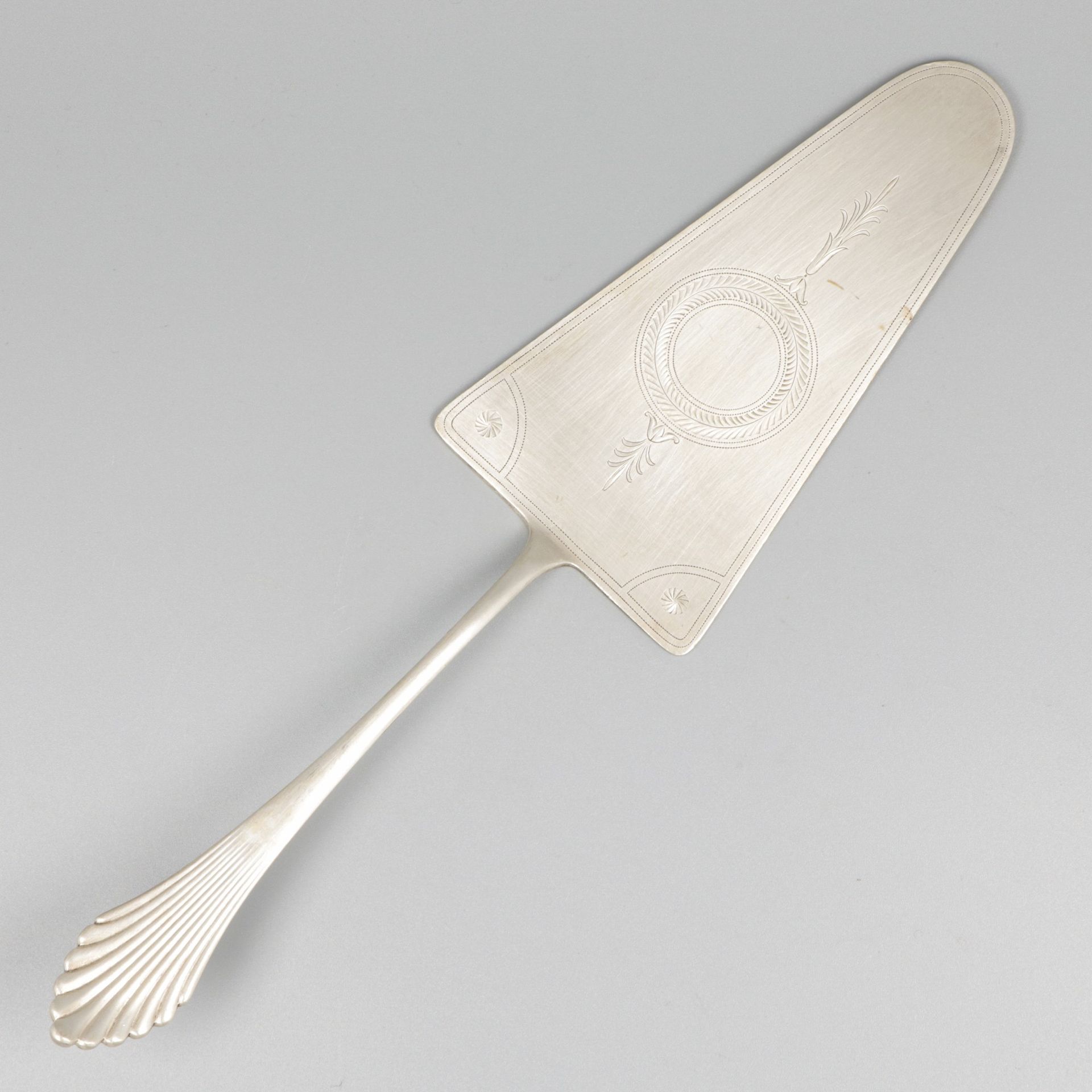 Cake / pastry server silver. Equipped with engraved Empire decorations and fan-s&hellip;