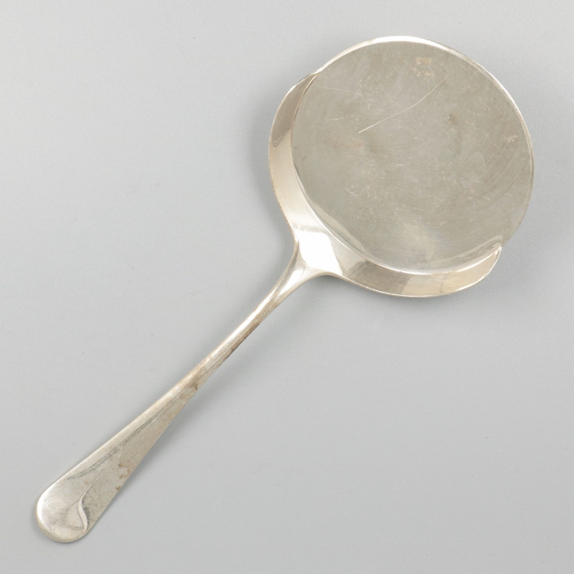 Fried egg scoop silver. "Hollands glad" or Dutch smooth. The Netherlands, Zeist,&hellip;