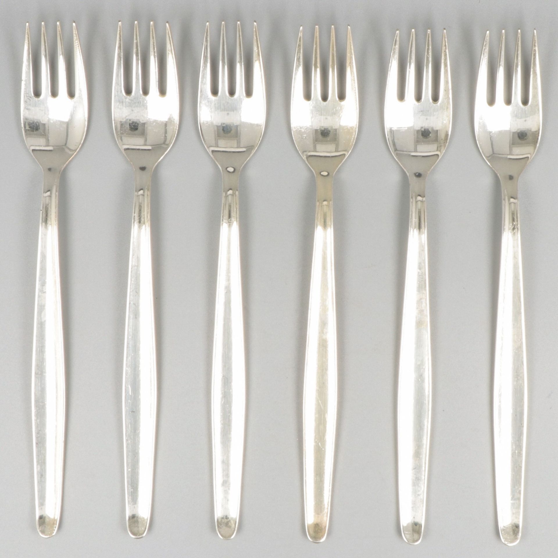 6-piece set dinner forks ''model Jeunesse'' silver. Conçu par Gustav Beran. Modè&hellip;