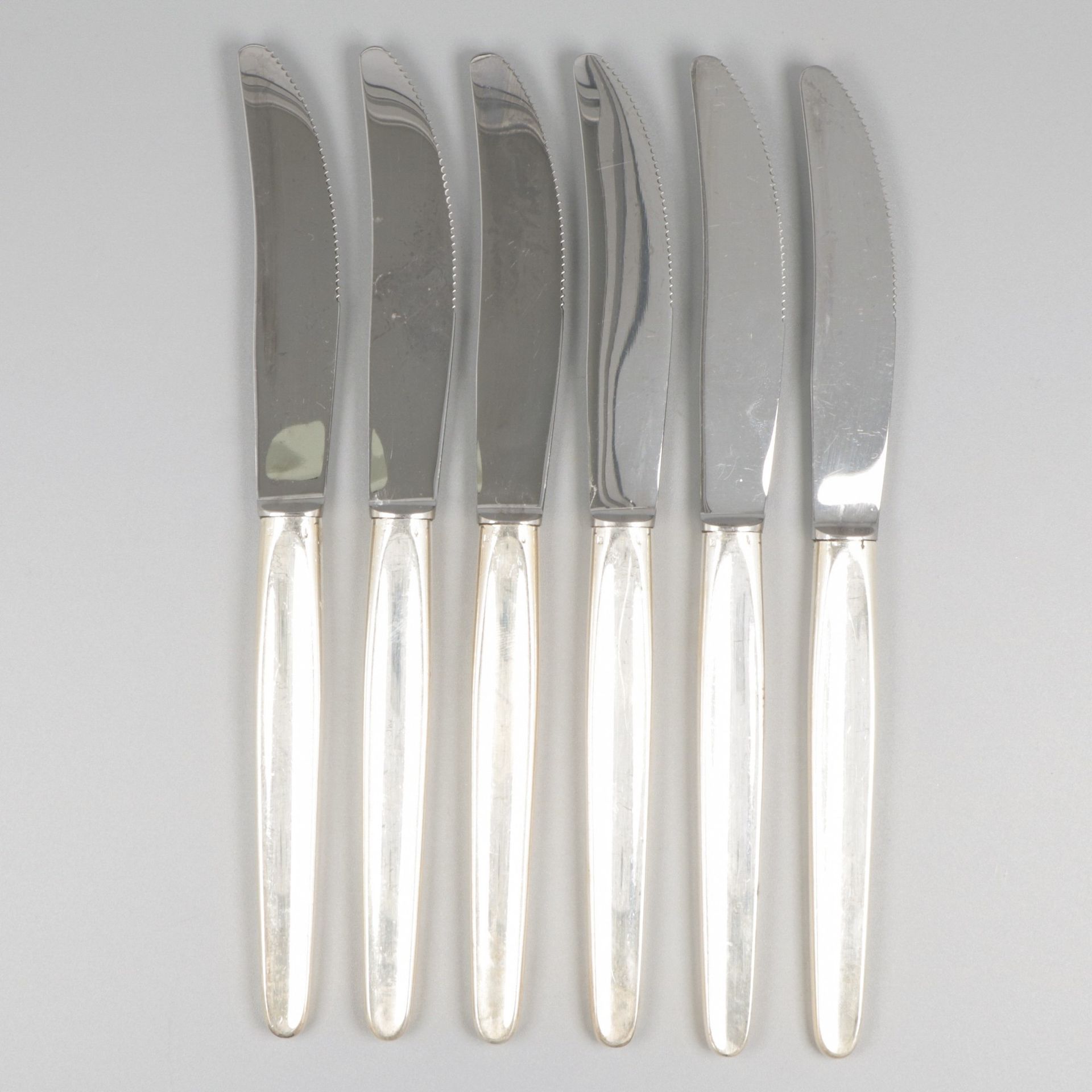 6-piece set dinner knives ''model Jeunesse'' silver. 由古斯塔夫-贝兰设计。P17型号Jeunesse。填充&hellip;