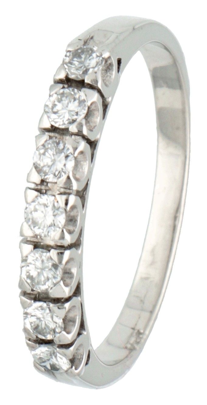 18K. White gold rivière ring set with approx. 0.21 ct. Diamond. Sello: 750. Enga&hellip;