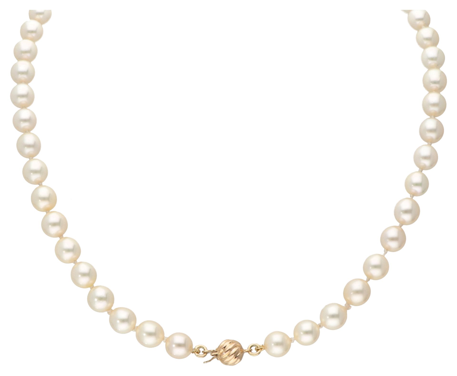 Saltwater pearl necklace with a 14K. Yellow gold closure. Poinçon : 585. En très&hellip;