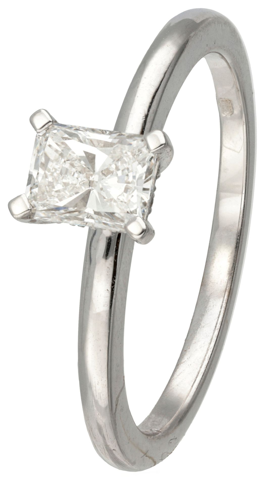 18K. White gold solitaire ring set with approx. 0.54 ct. Diamond. Punzoni: 750. &hellip;