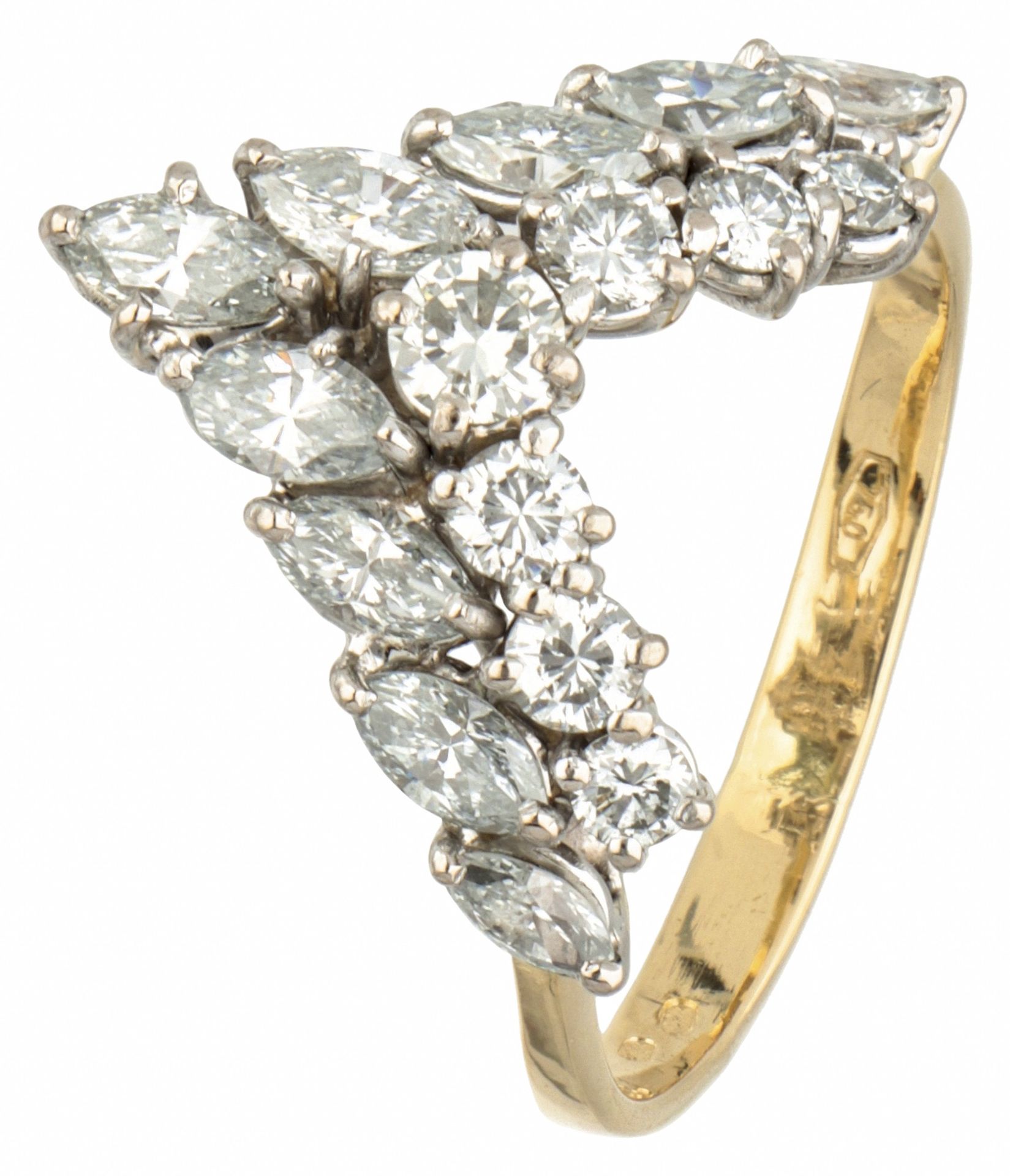 18K. Yellow gold V-shaped entourage ring set with approx. 0.90 ct. Diamond. Punz&hellip;
