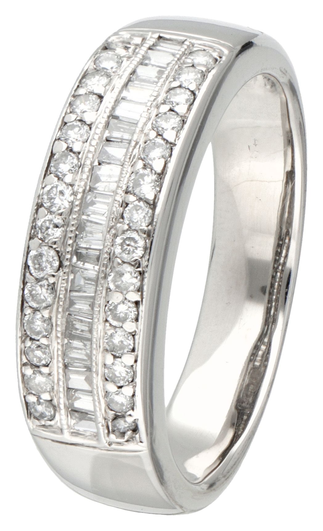 BLA 10K. White gold ring set with approx. 0.70 ct. Diamond. 镶嵌有28颗明亮式切割钻石和18颗长方形&hellip;