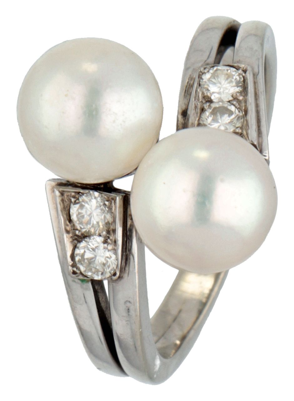 14K. White gold toi et moi ring set with approx. 0.12 ct. Diamond and pearl. Poi&hellip;