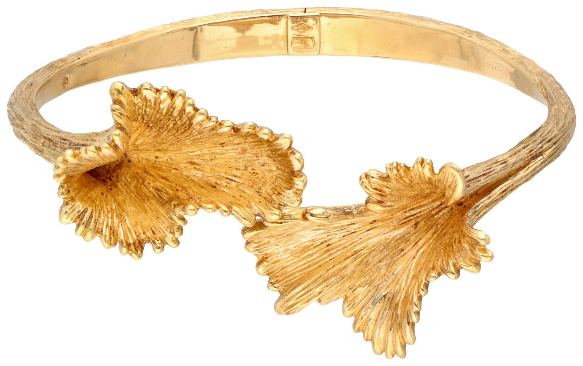18K. Yellow gold floral design bangle bracelet. Poinçons : 750. En très bon état&hellip;