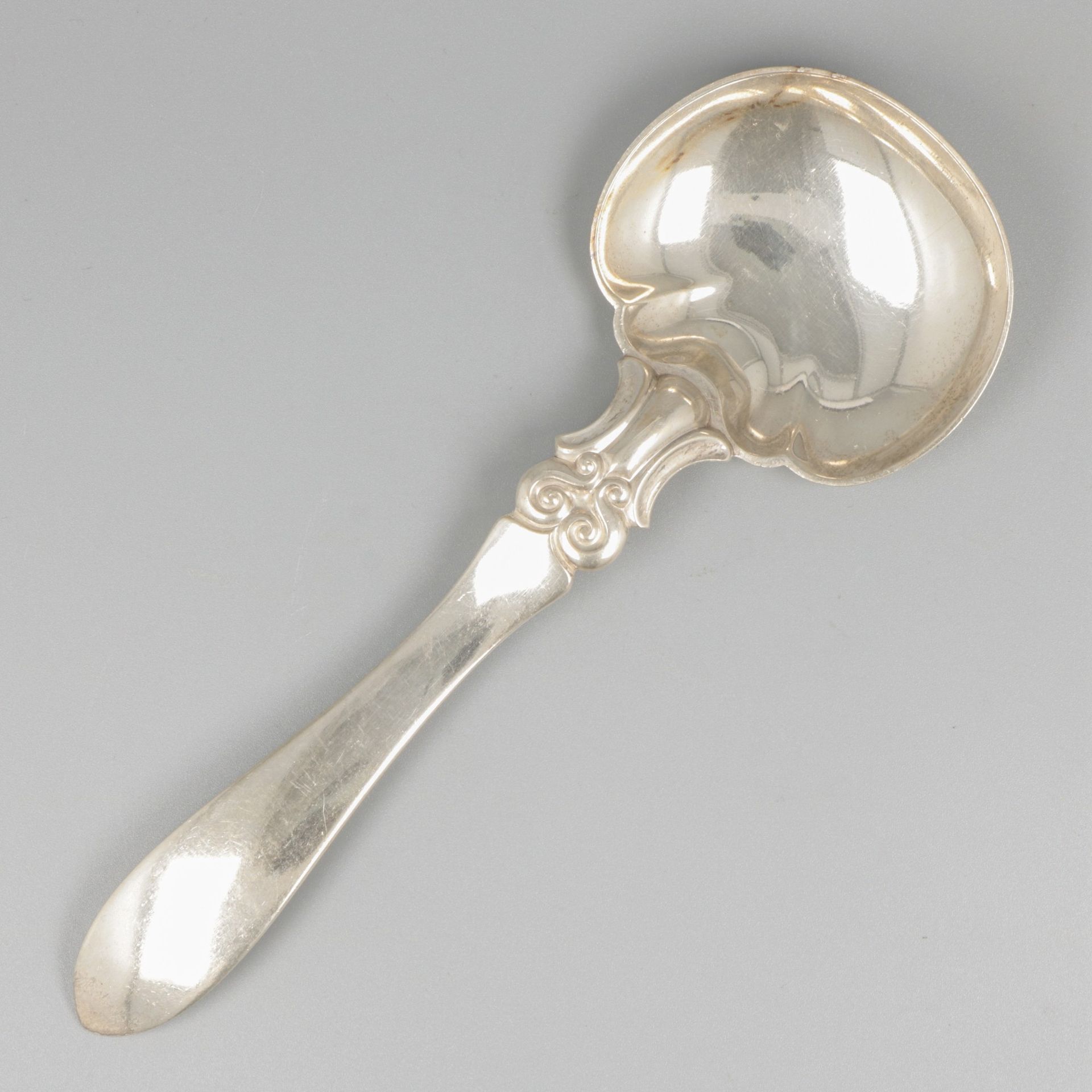 Spoon silver. 以新艺术风格执行。德国，Heilbronn，Bruckmann & Söhne，20世纪，印记：月亮，皇冠，800，制造商标记 - &hellip;