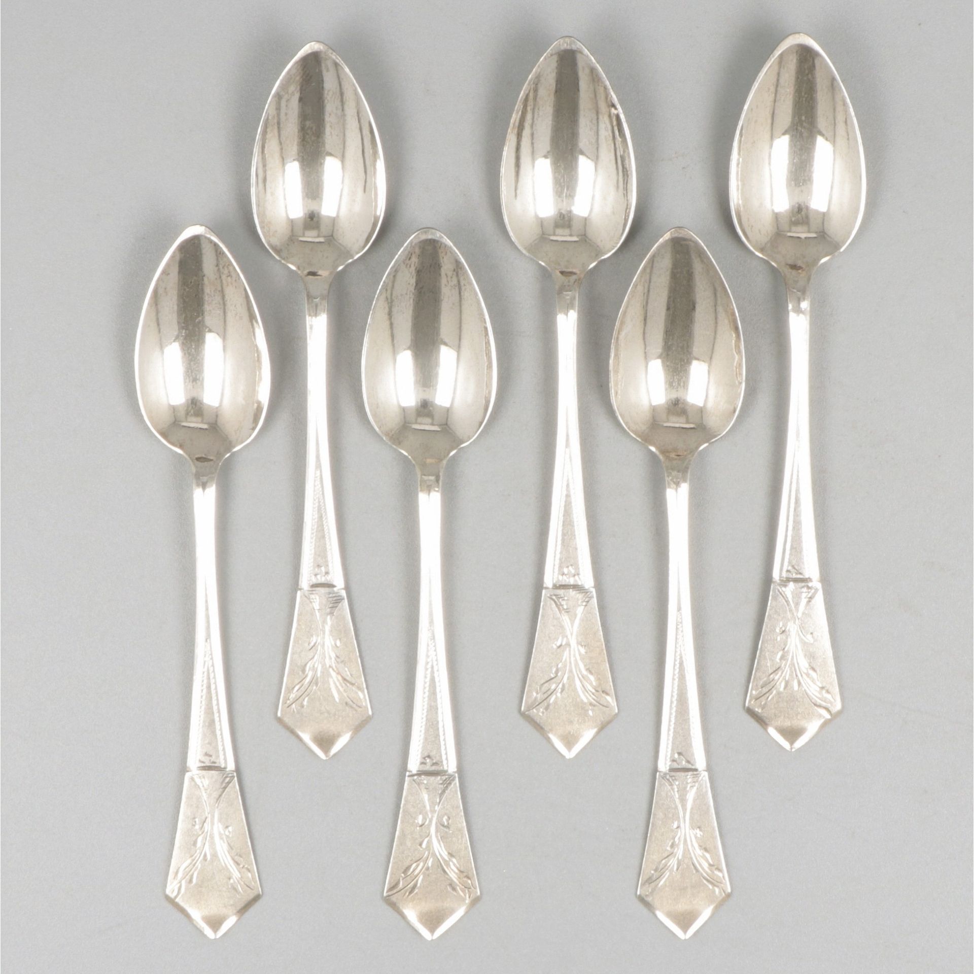 6-piece set of silver teaspoons. Magnifiquement exécuté avec des décorations Emp&hellip;