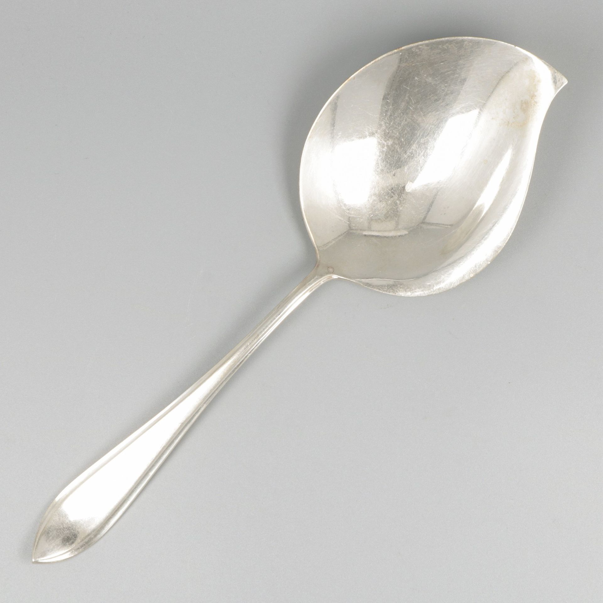 Custard spoon silver. 光滑的模型。荷兰，Zeist，Gerritsen & van Kempen，1925年，印记：狮子，Minerva，&hellip;