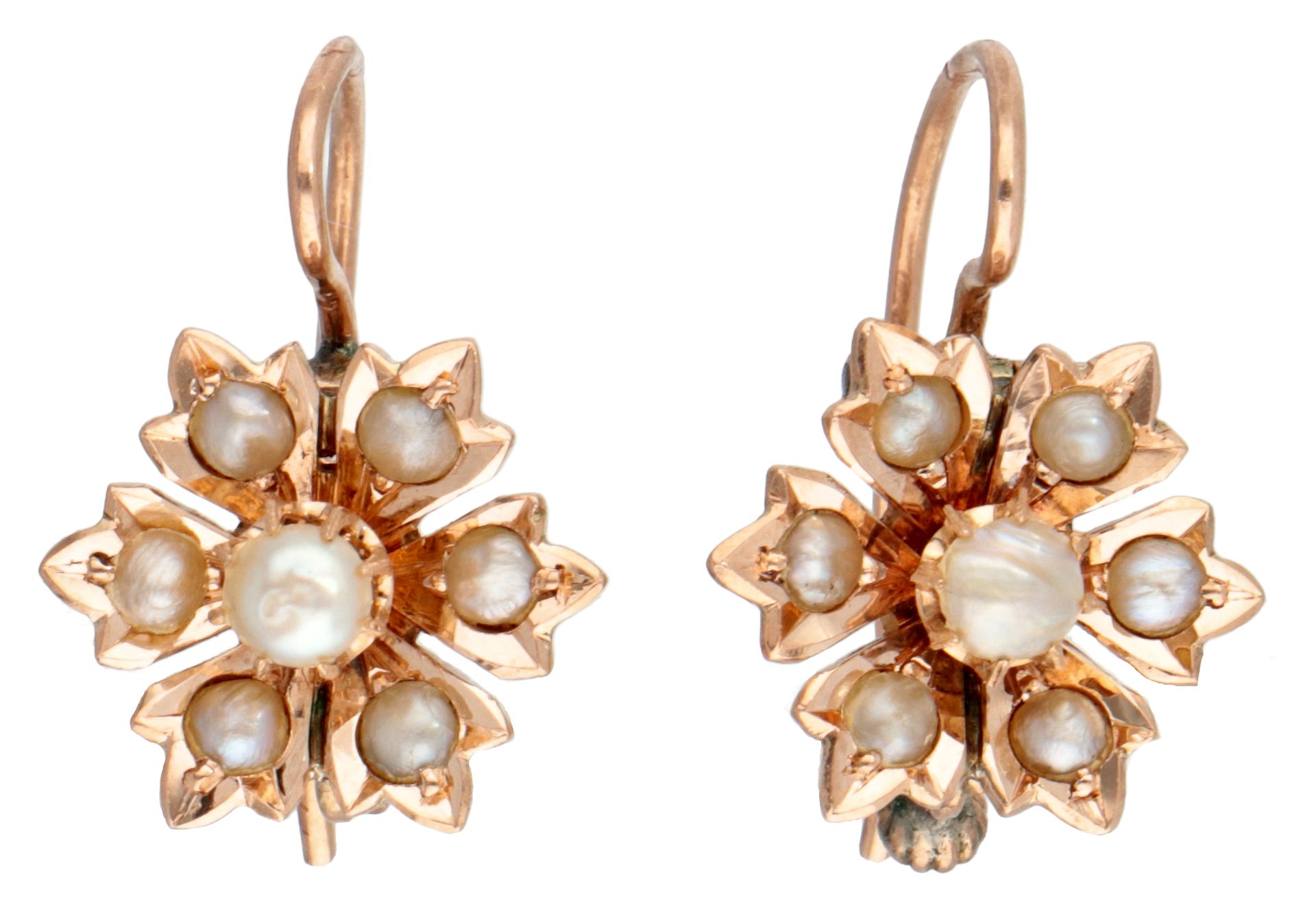 Antique BLA 10K. Rose gold earrings set with seed pearls. En buen estado. LxA: 2&hellip;