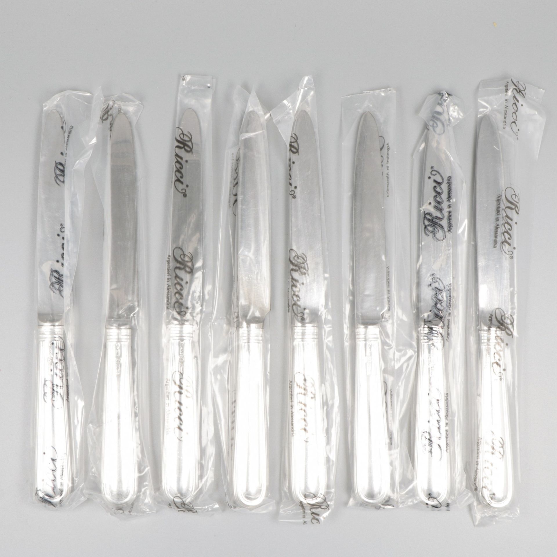 8-piece set of knives silver. "Rondfilet "或圆形锉刀，在新的条件下，完整的原始套筒。意大利，Alessandria，R&hellip;