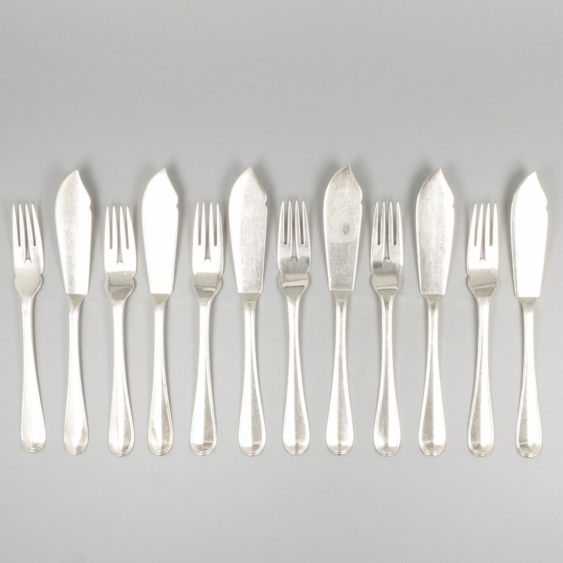 12-piece set of silver fish cutlery. "Hollands rondfilet" ou filet rond hollanda&hellip;