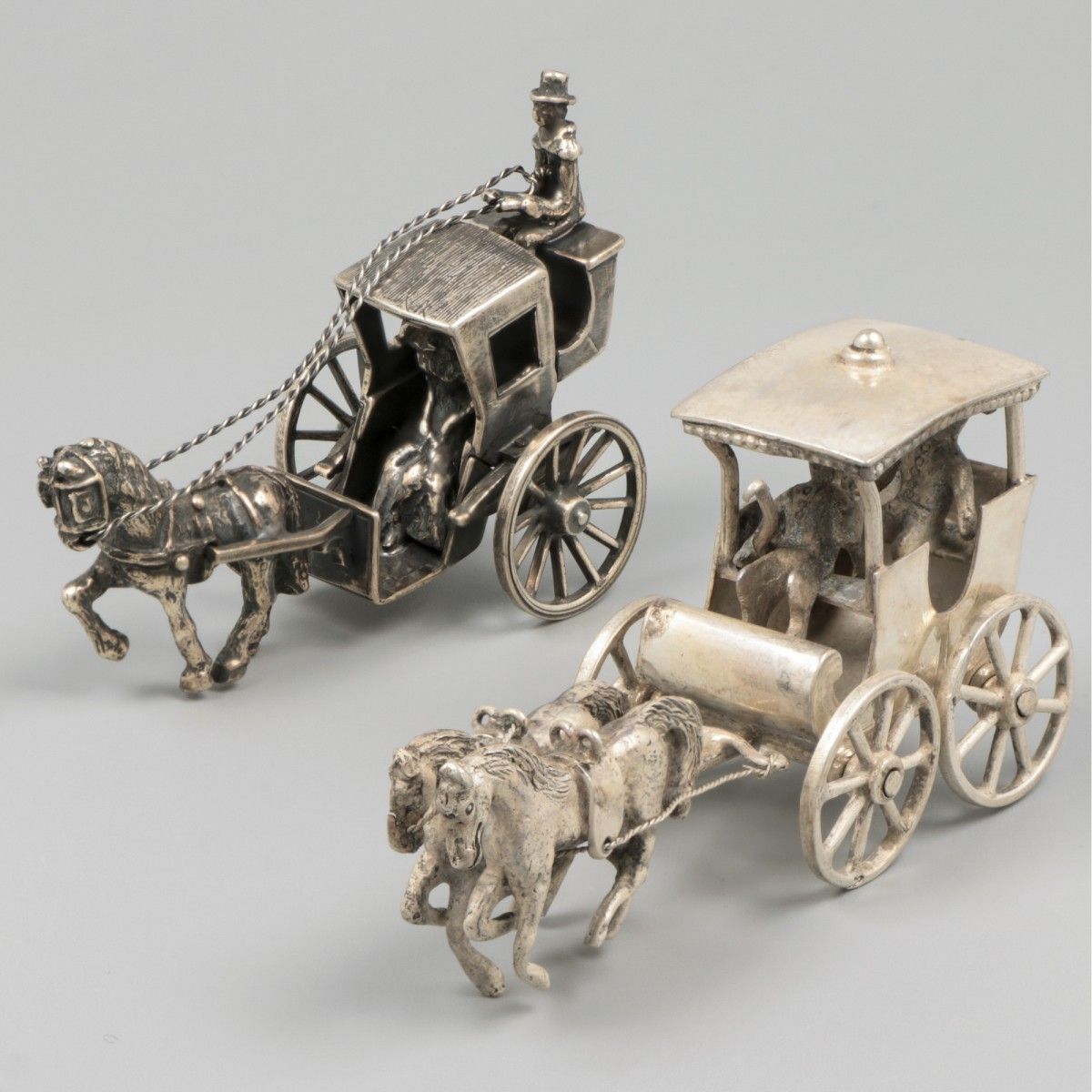 2-piece lot of miniature carriages, silver. Various versions with many details. &hellip;