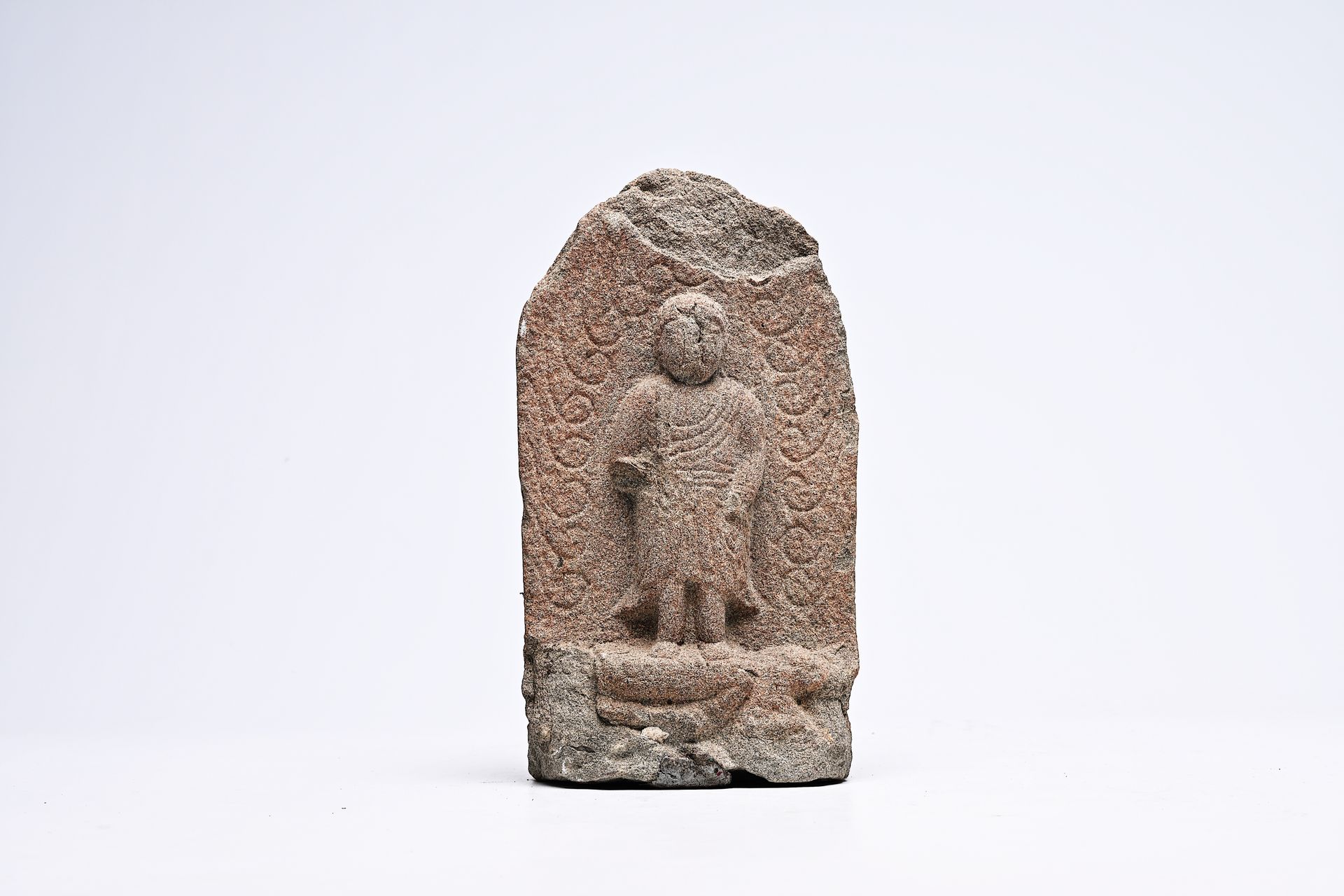 A Japanese stone 'Buddha' sculpture, probably Edo, 18th C. Escultura japonesa de&hellip;