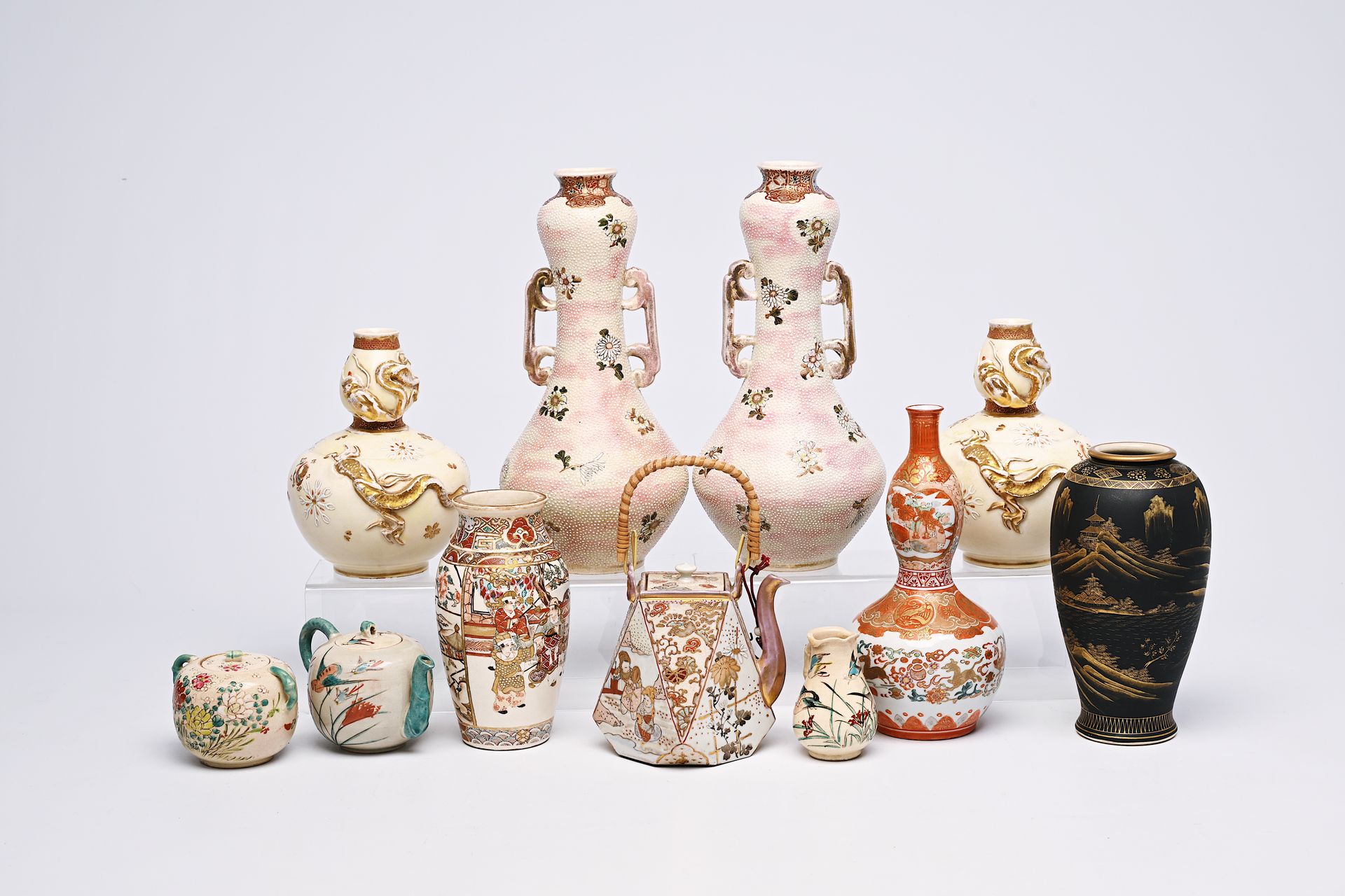 An extensive collection of Japanese Satsuma and Kutani porcelain, Meiji/Showa, 1&hellip;