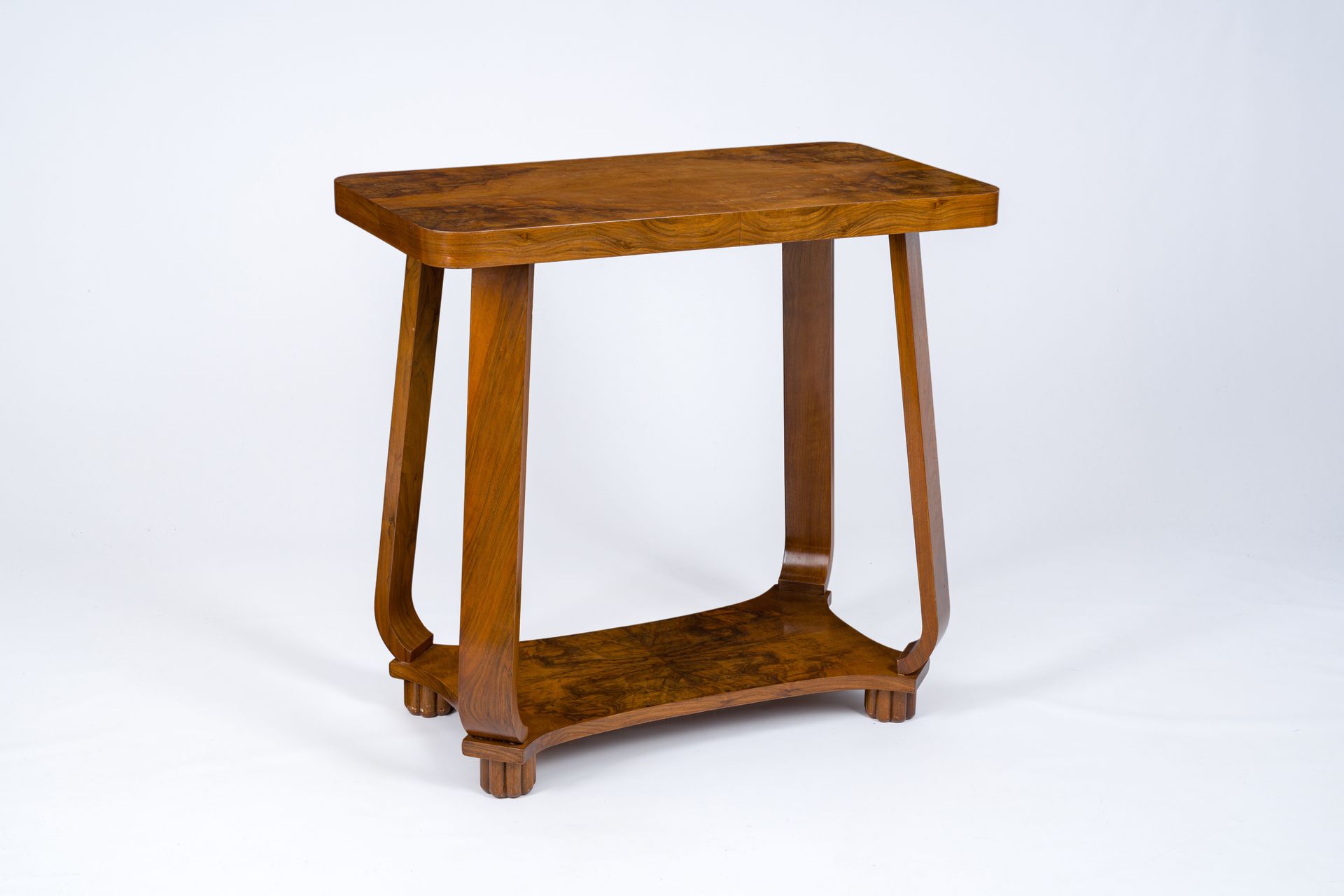 A French Art Deco walnut veneered side table, second quarter 20th C. 法国装饰艺术风格胡桃木&hellip;