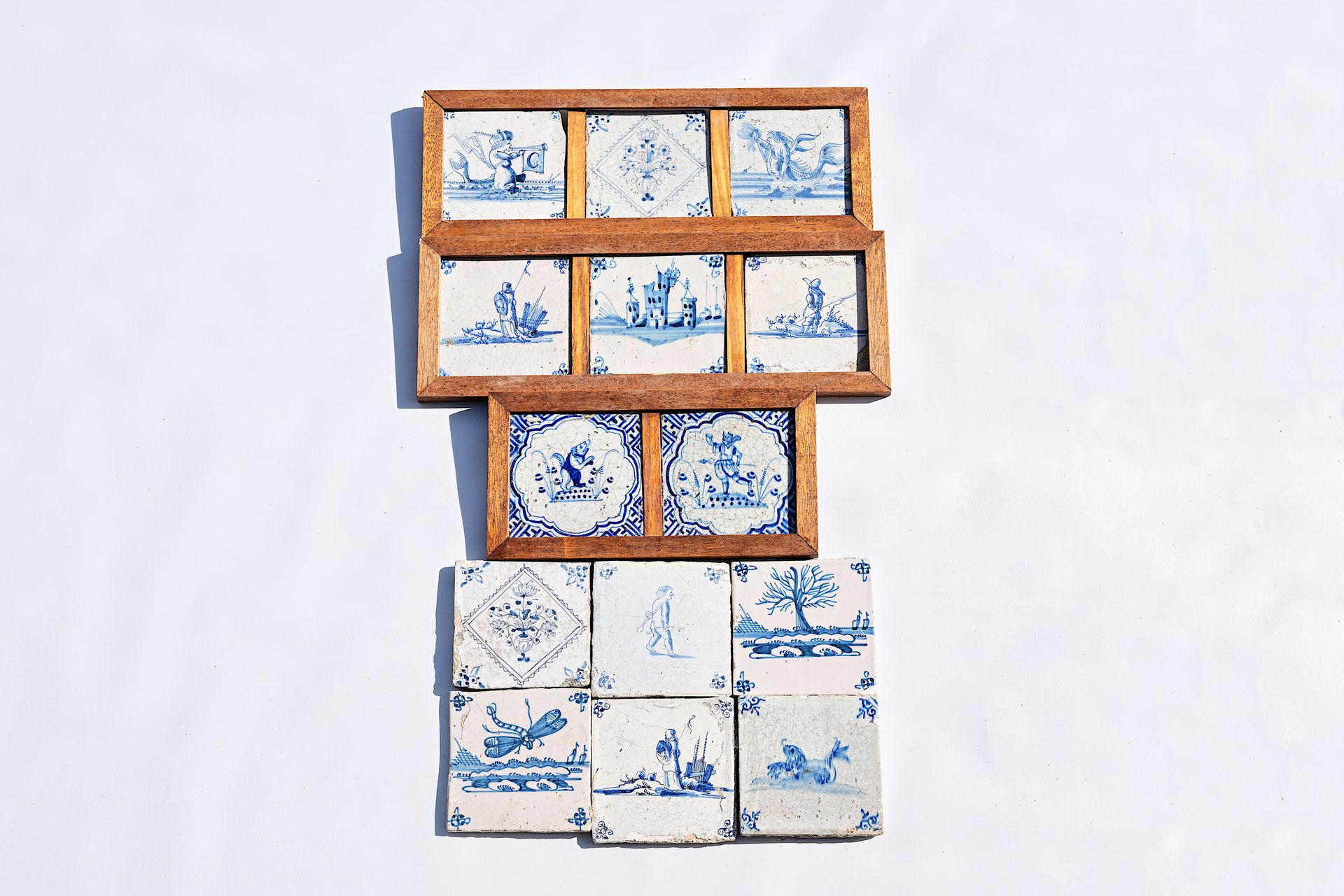 Fourteen various Dutch Delft blue and white tiles, 17th/18th C. Quatorze carreau&hellip;