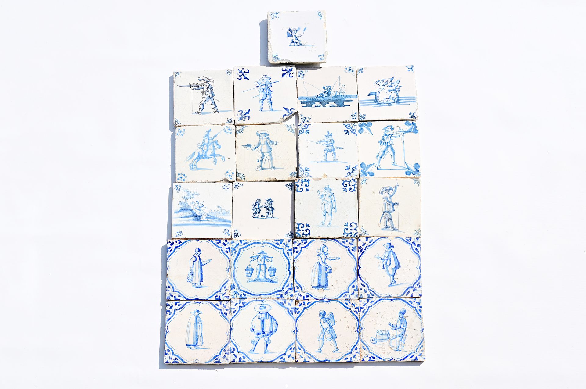 Twenty-one Dutch Delft blue and white 'figure' tiles, 17th/18th C. Einundzwanzig&hellip;
