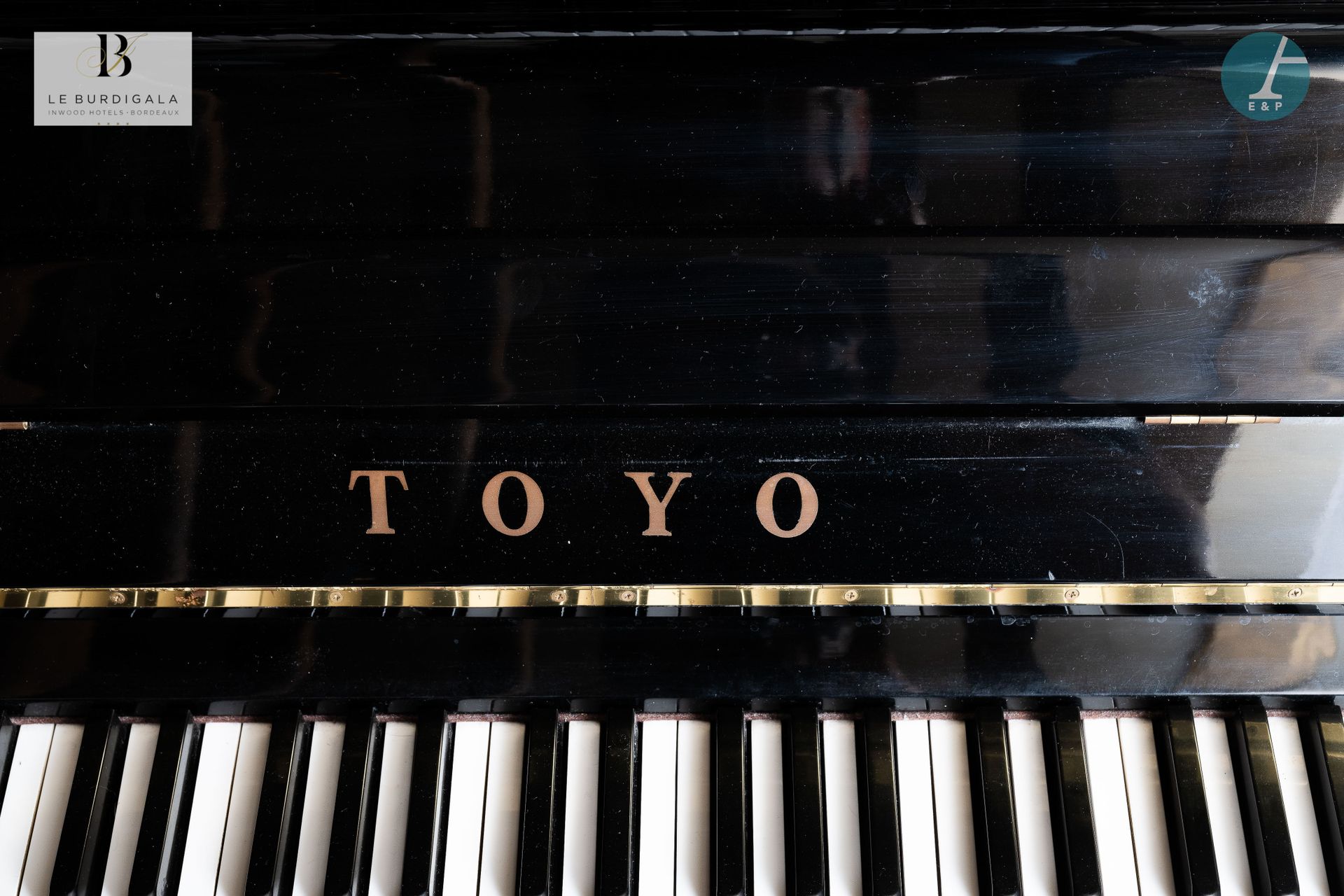 Null 从波尔多的4*酒店Burdigala出发





黑色漆面立式钢琴，品牌为日本TOYO HAMAMATSU。编号156904。

高：130厘米 -&hellip;