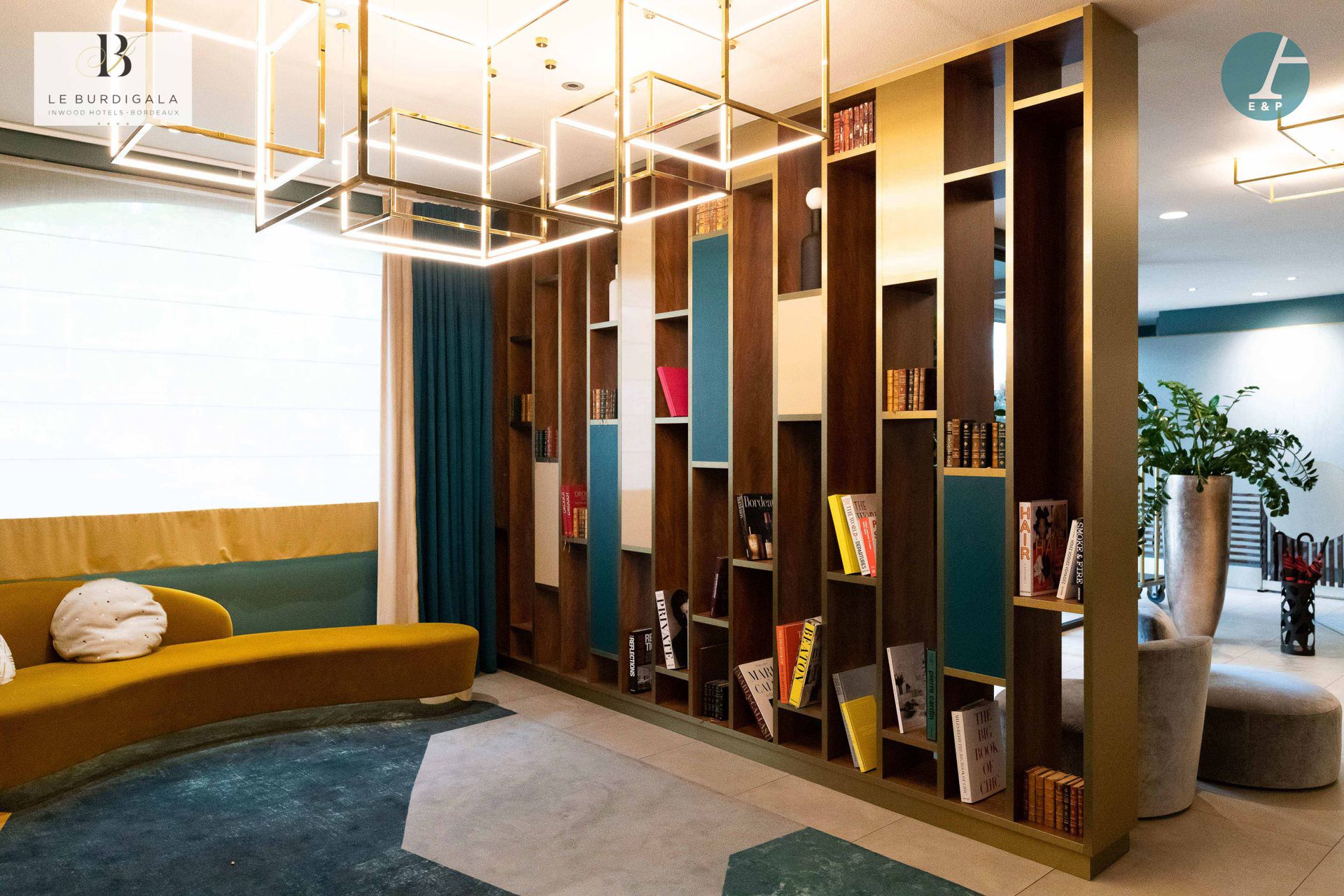 Null 从波尔多的4*酒店Burdigala出发





大书柜，天然木材和拉丝黄铜装饰，彩色涂层。

高：2,90米 - 宽：3,97米 - 深：37厘米&hellip;