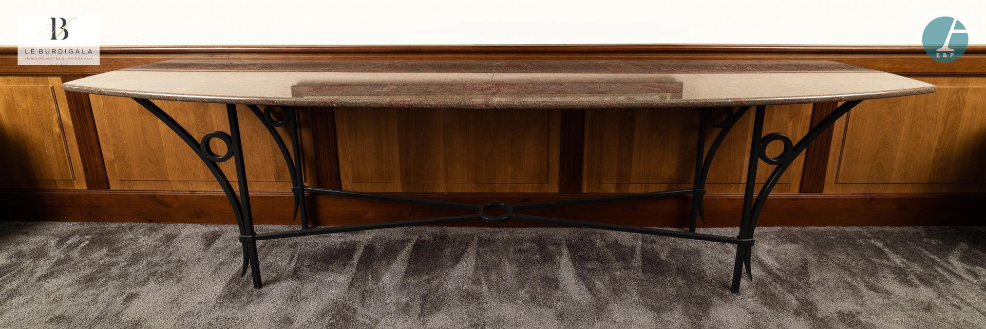 Null From the Burdigala, 4* hotel in Bordeaux





A large console table with wr&hellip;