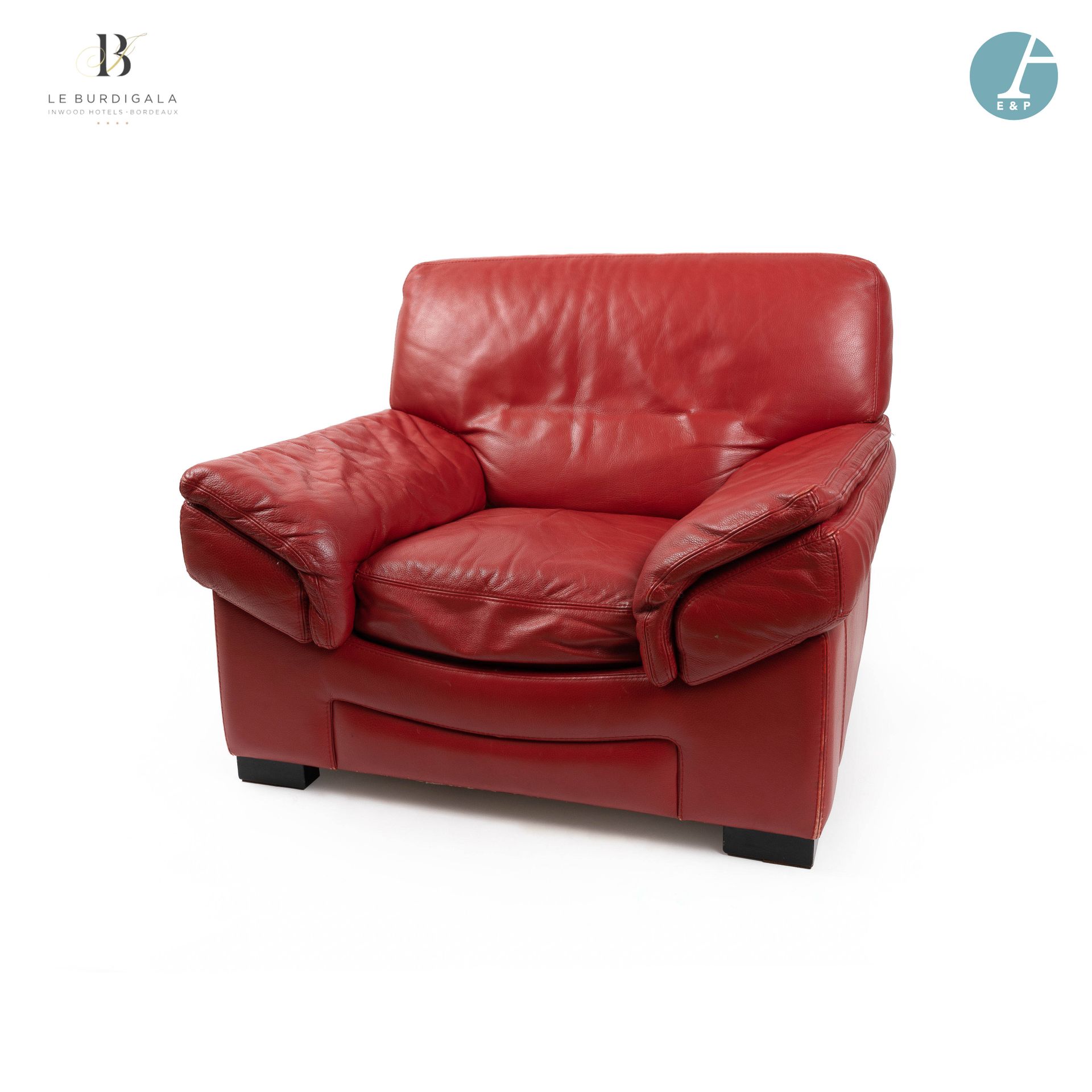 Null 从波尔多的4*酒店Burdigala出发





ROCHE BOBOIS，一张舒适的扶手椅，红色皮革装饰。

高：85厘米 - 宽：110厘米 -&hellip;
