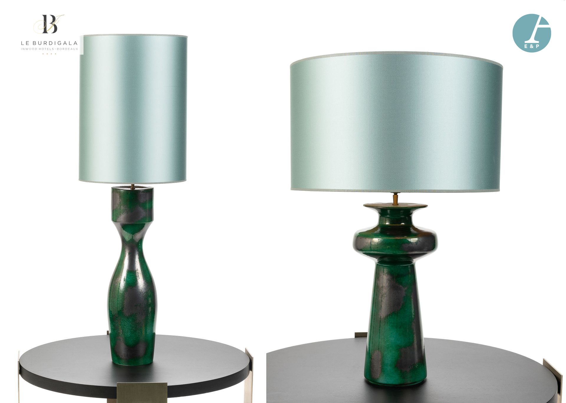 Null 从波尔多的4*酒店Burdigala出发





一套两个绿色釉面陶瓷灯。有一个可调节的插座系统。

高度（带灯罩）：91厘米和138厘米。
