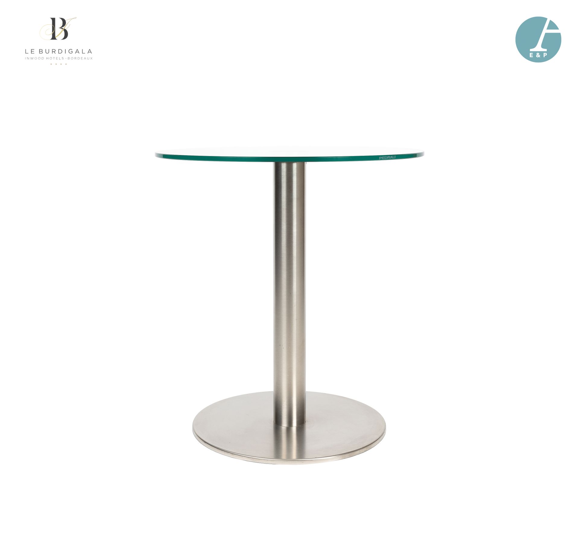 Null 从波尔多的4*酒店Burdigala出发





PEDRALI，玻璃桌面和金属底座的基座桌，高：65厘米 - 直径：60厘米