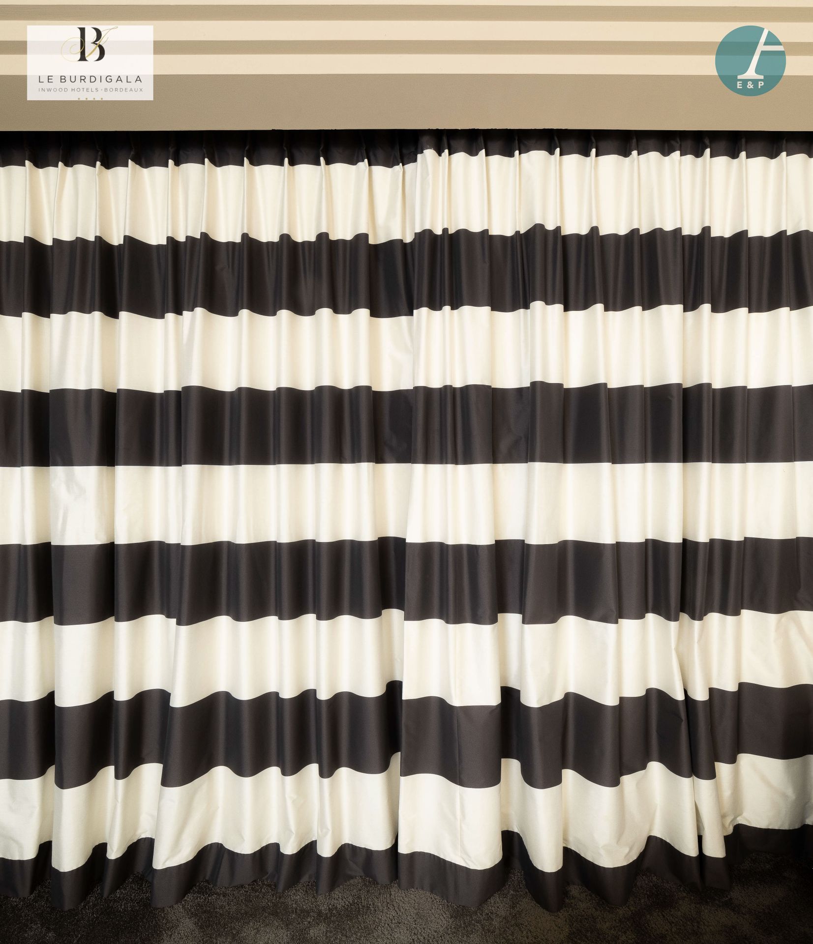 Null 
从波尔多的4*酒店Burdigala出发

















一套三个窗帘，白色和黑色横条纹的合成织物，有衬里。高：260厘米 - 宽&hellip;