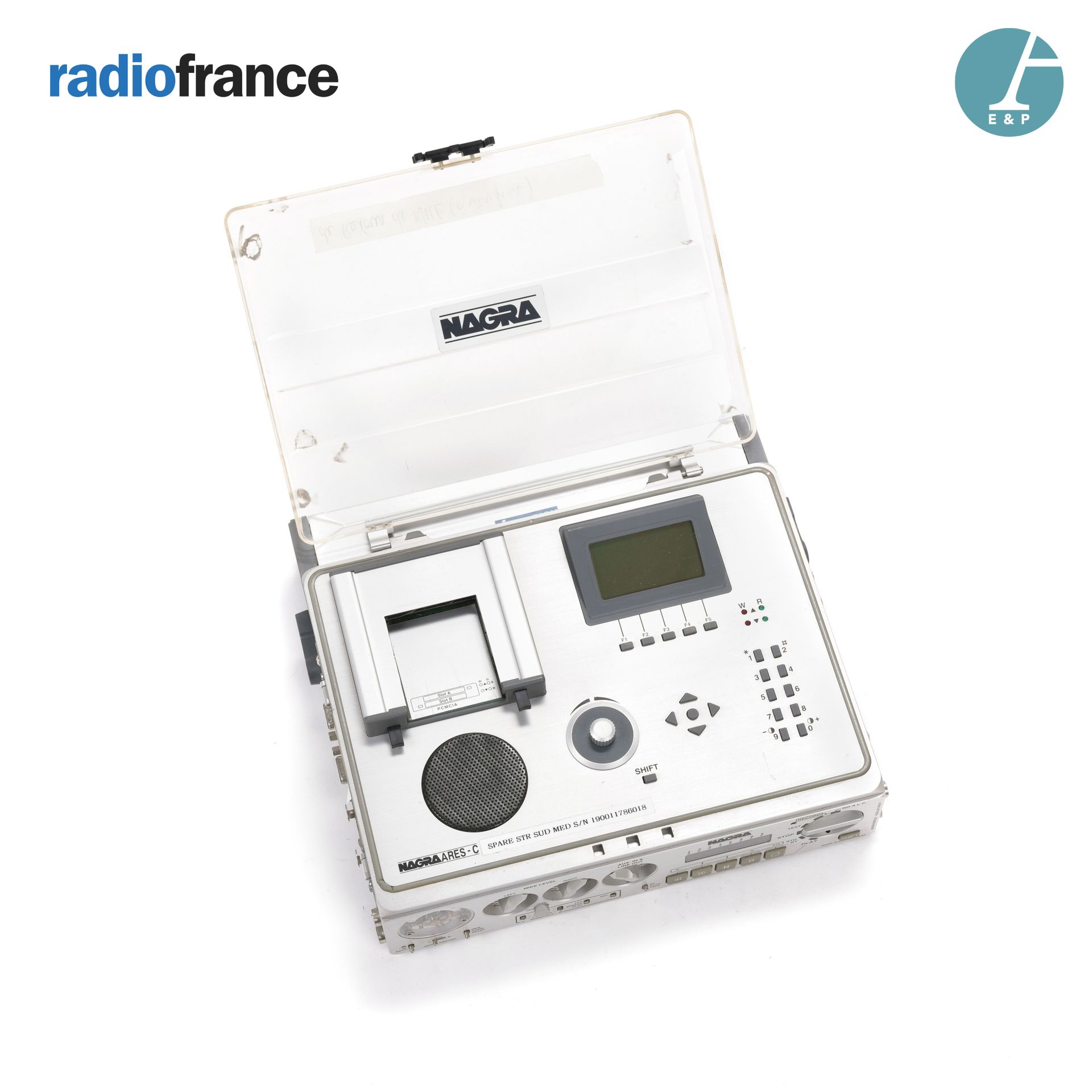 Null NAGRA记录仪，Ares-C

法国Bleu Gard-Lozère贴纸

高：9.5厘米 - 宽：29厘米 - 深：25厘米

改革后的设备，使用&hellip;