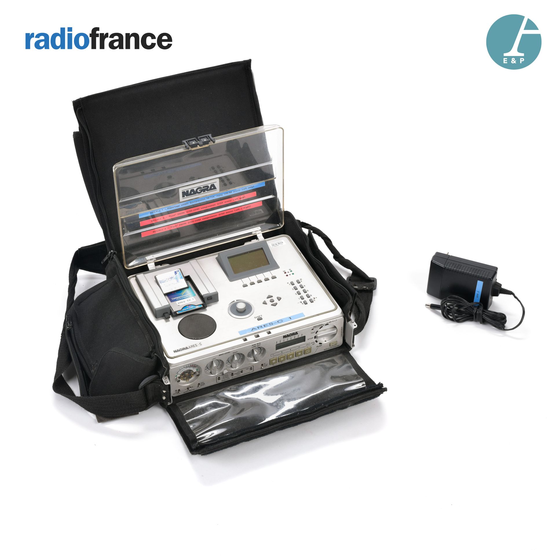 Null NAGRA数字录音机，Ares-C，带有法国广播电台标志的原始黑色布套。

带着它的存储卡和电源线。

来自贝尔福特-蒙贝利亚德的法蓝公司

高：9.&hellip;
