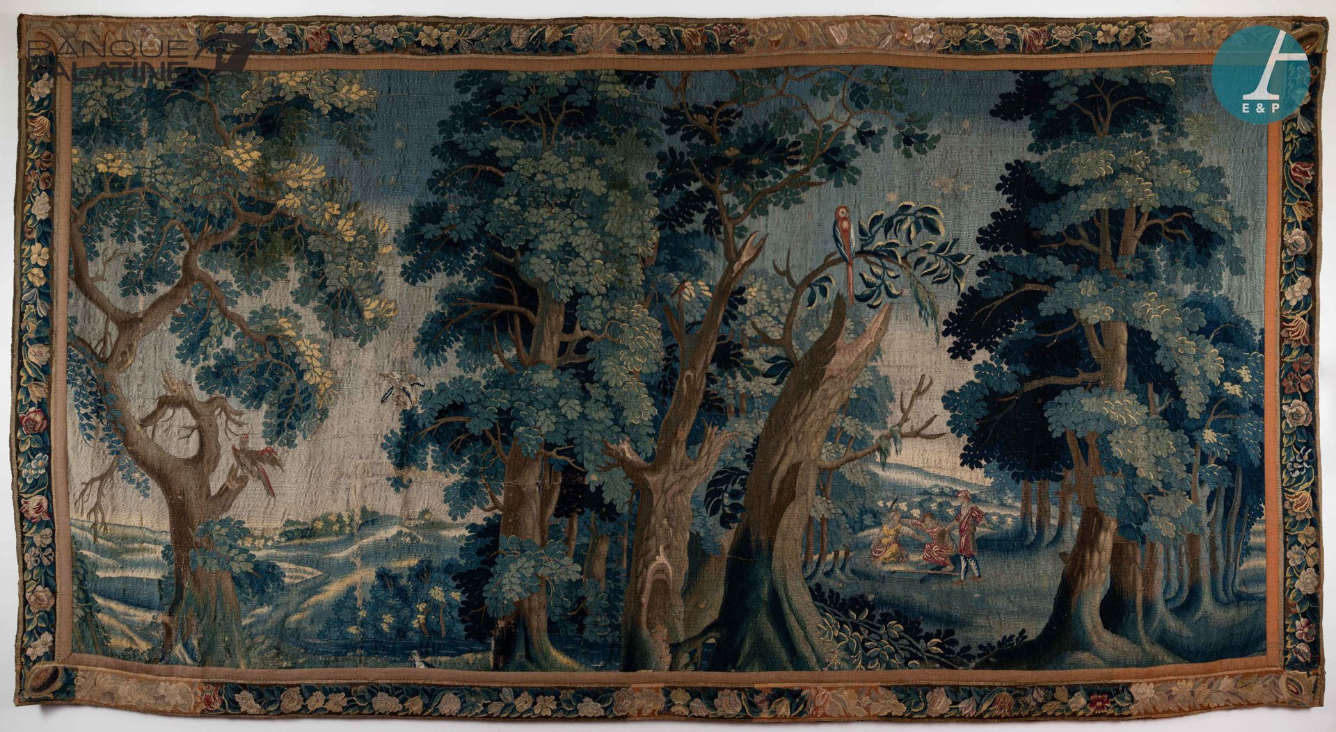 Null 法国北部，绿色的挂毯上装饰着鸟类和三个人物的动画视角，边框上装饰着树叶。边界的几个部分重新编织。恢复使用。衬以帆布。身高降低。

18世纪初

高：2&hellip;