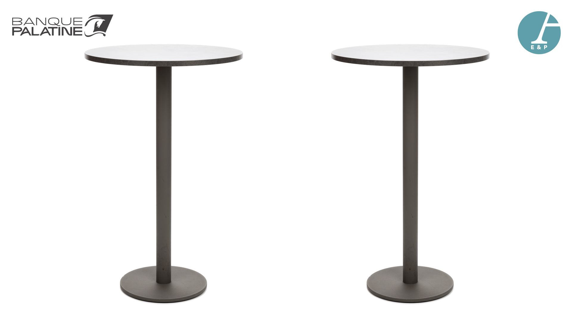 Null Lot de deux tables hautes, piètement métal, plateau gris.H : 110cm - Diamèt&hellip;