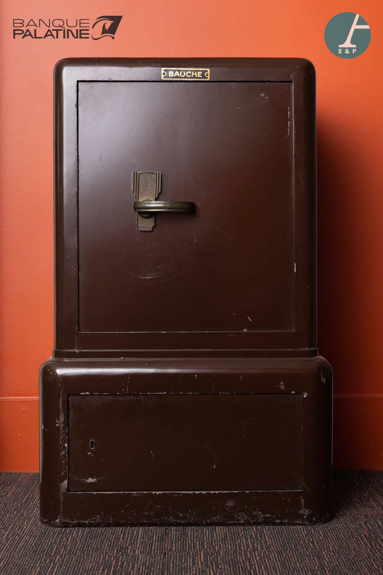 Null 
来自原维尔纳斯银行。 




BAUCHE，有两个门的小保险箱。有了它的钥匙。




二十世纪初。




高：111厘米 - 宽：64厘米 -&hellip;