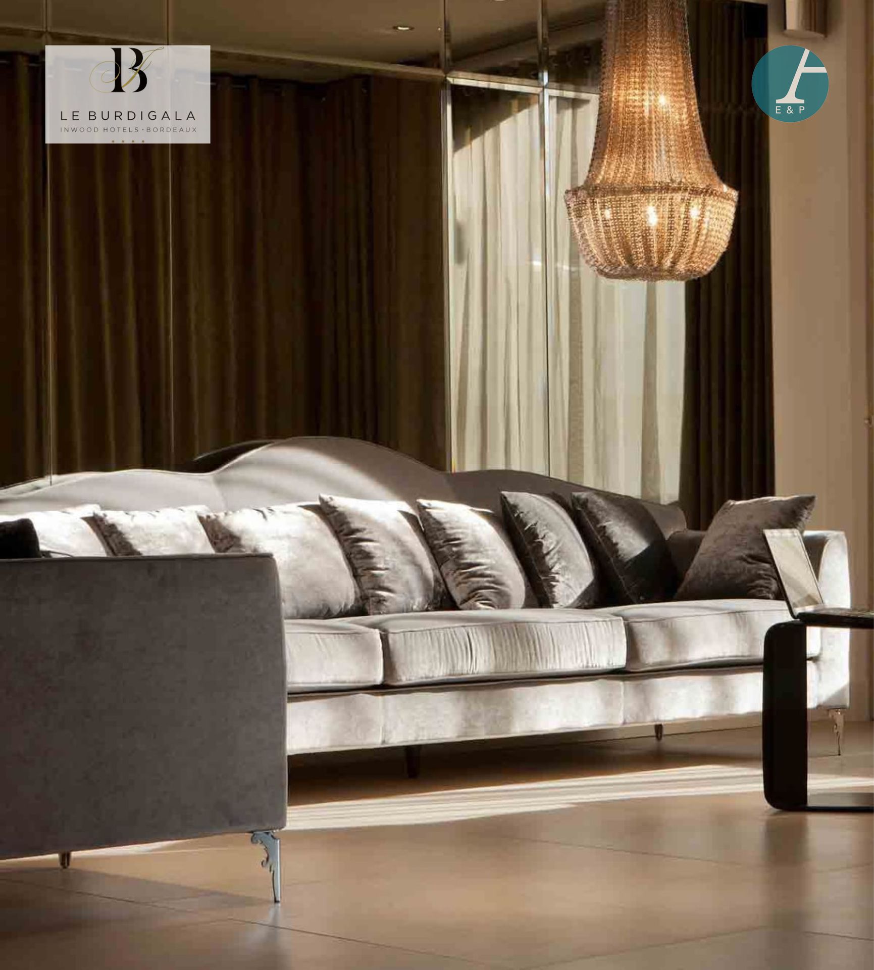 Null 从波尔多的4*酒店Burdigala出发



灰色大沙发，带卷轴的金属腿，可拆卸的座垫。背面有小污点。高：100厘米 - 宽：280厘米 - 深：1&hellip;