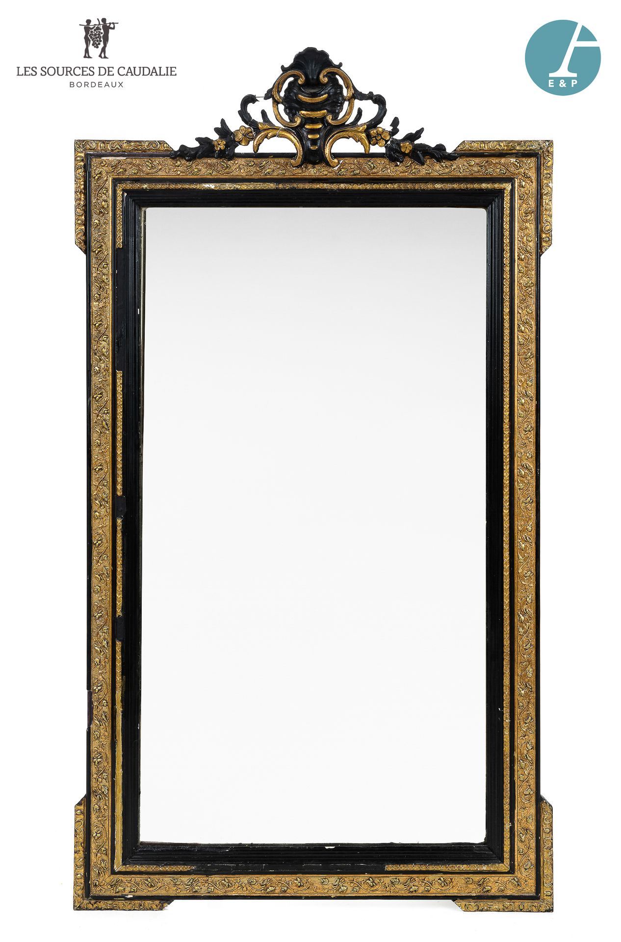 Null Dalla camera n°14 "Thomas Jefferson".

Grande specchio; cornice in legno do&hellip;