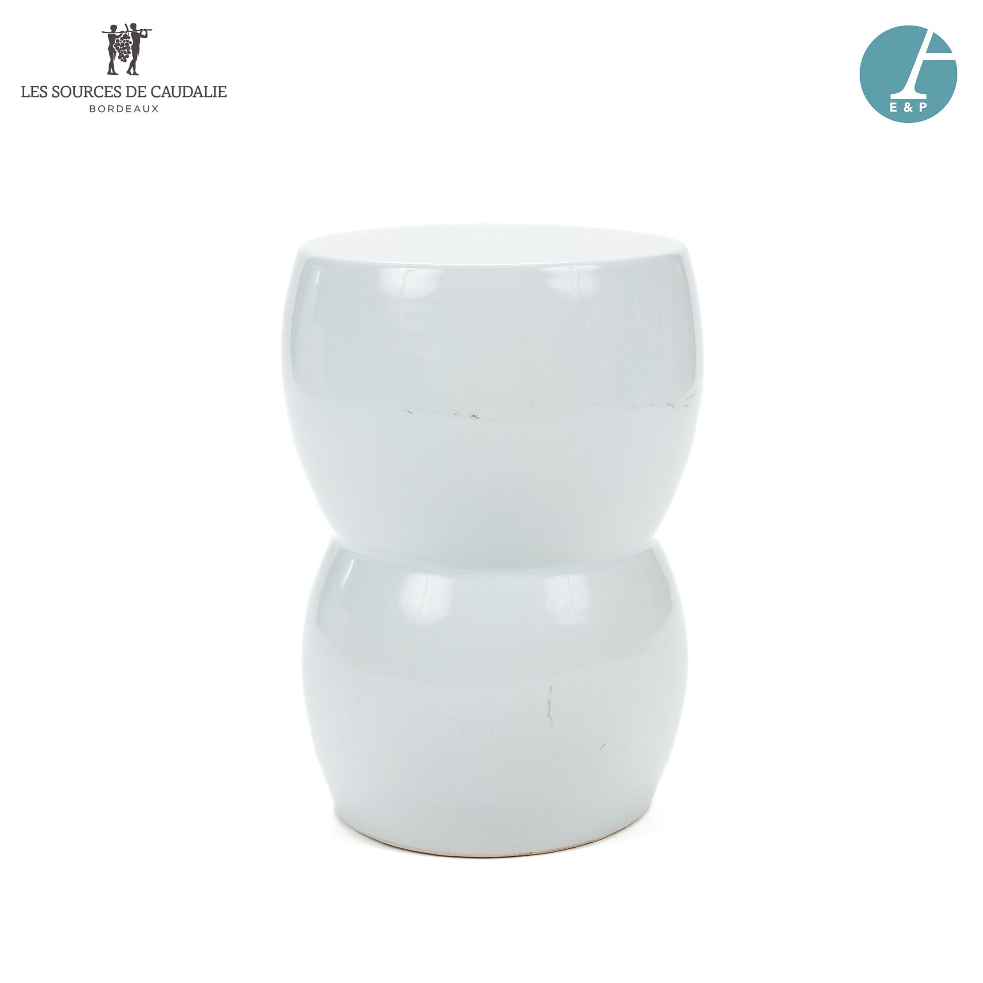 Null From the room n°2 "La Fée Clochette".

White ceramic stool.

H: 42cm. Some &hellip;