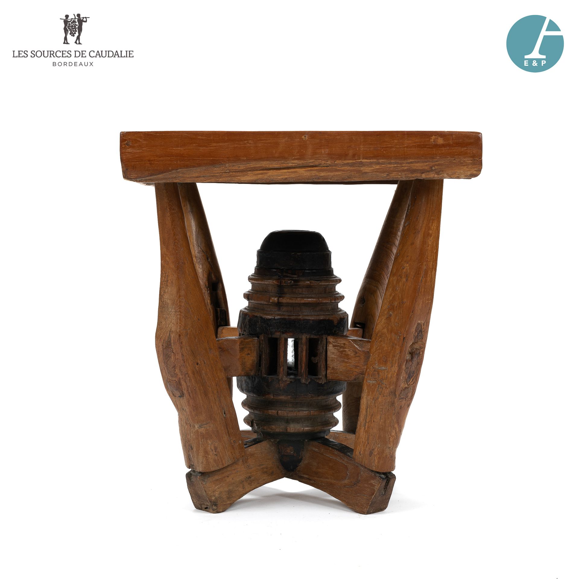 Null En provenance de la Chambre n°5 "Le Tonnelier"

Table en bois naturel, pièt&hellip;