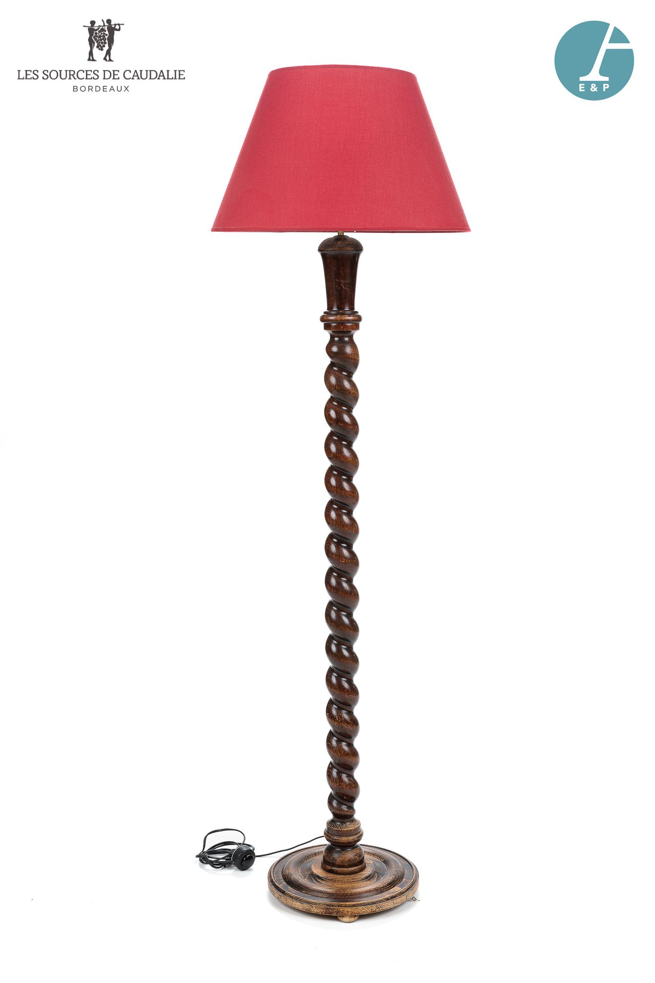 Null En provenance de la chambre n°9 "Les Baillots" 

Lampadaire en bois naturel&hellip;